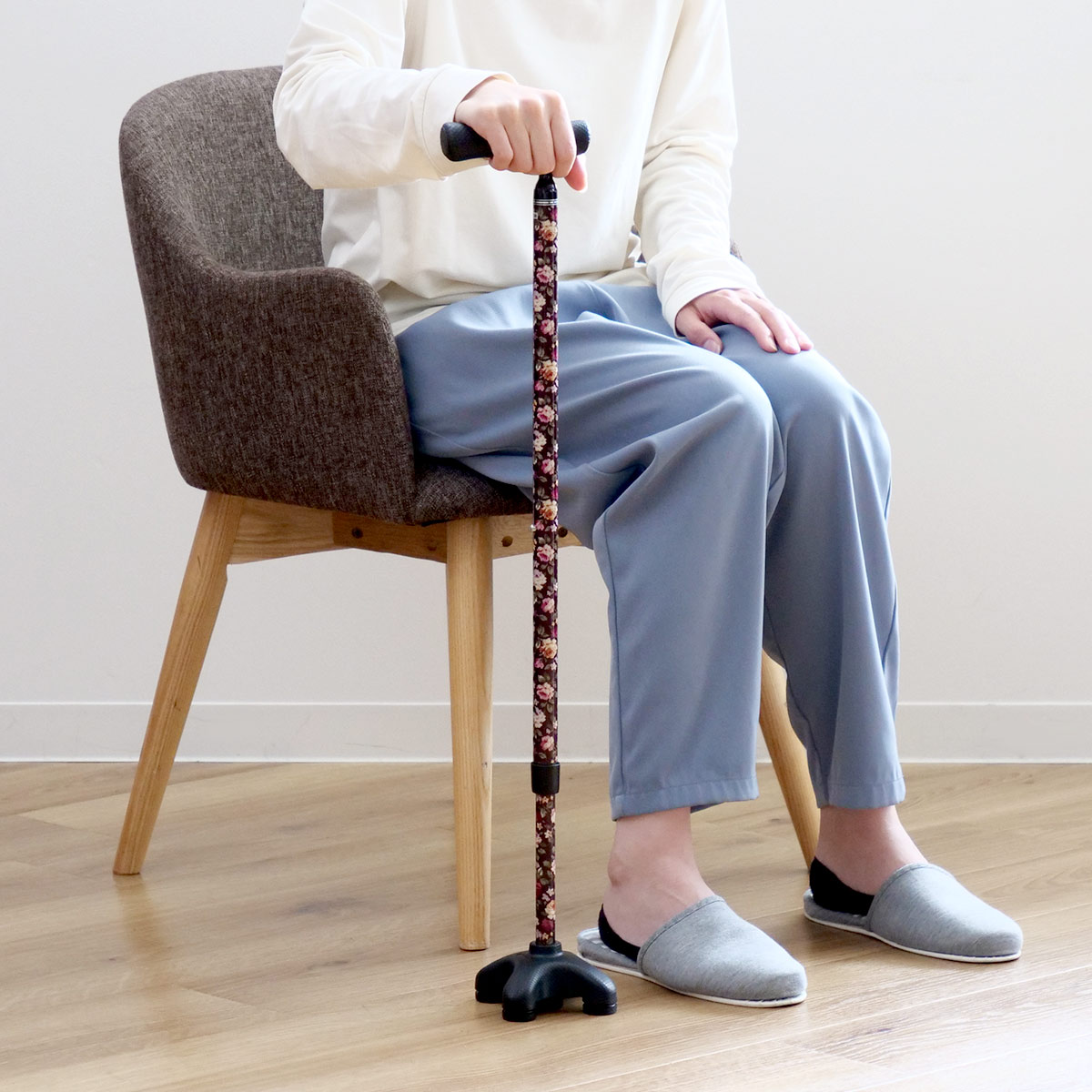 マキテック 杖 4点杖 自立式 クワドケイン easy to hold カーボン製