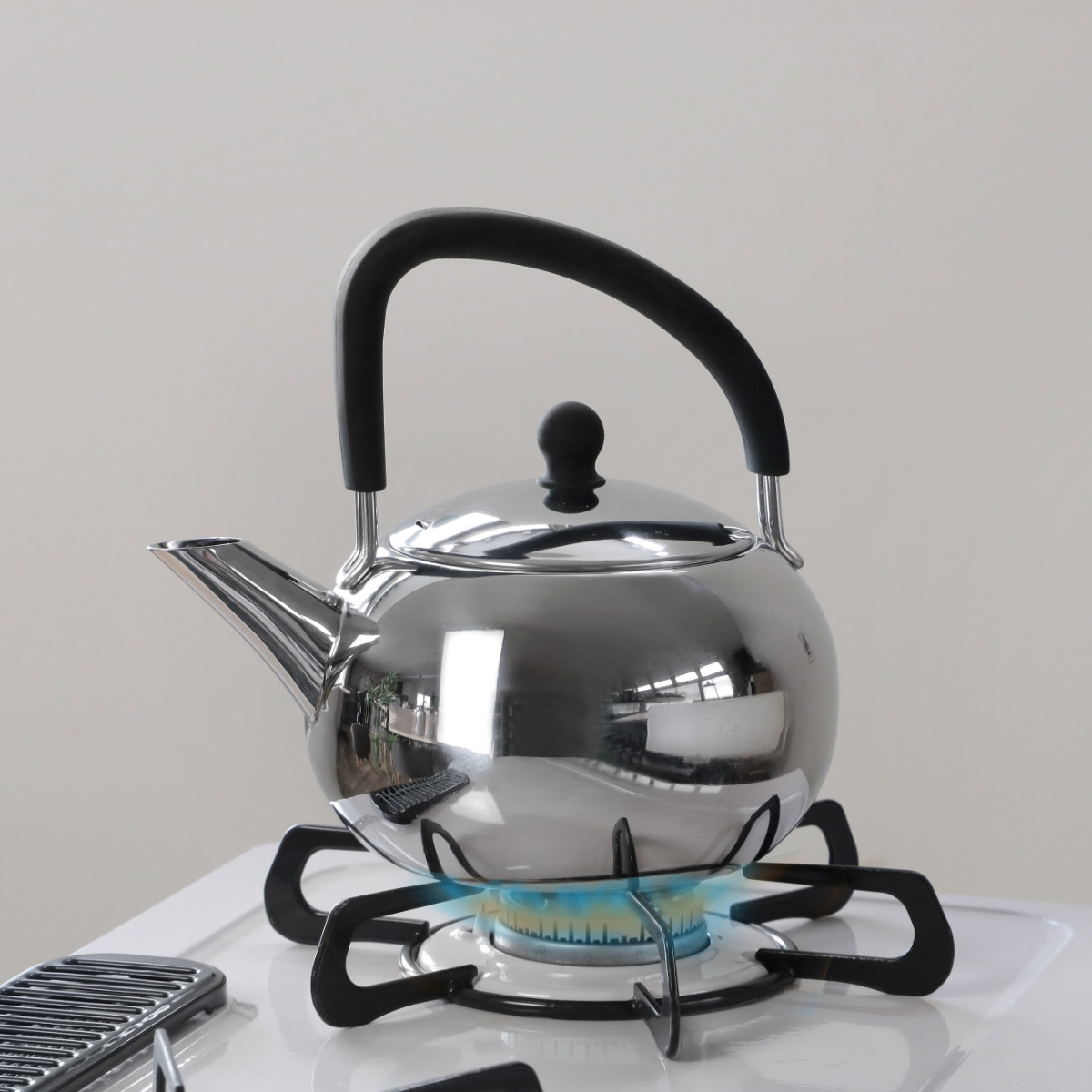 工房アイザワ ブラックピーマン ケトル 200V シリコンハンドルケトル 2.3L ミラー （ やかん ヤカン 湯沸かし aizawa ステンレス IH対応 ガス火対応 日本製 ）の画像