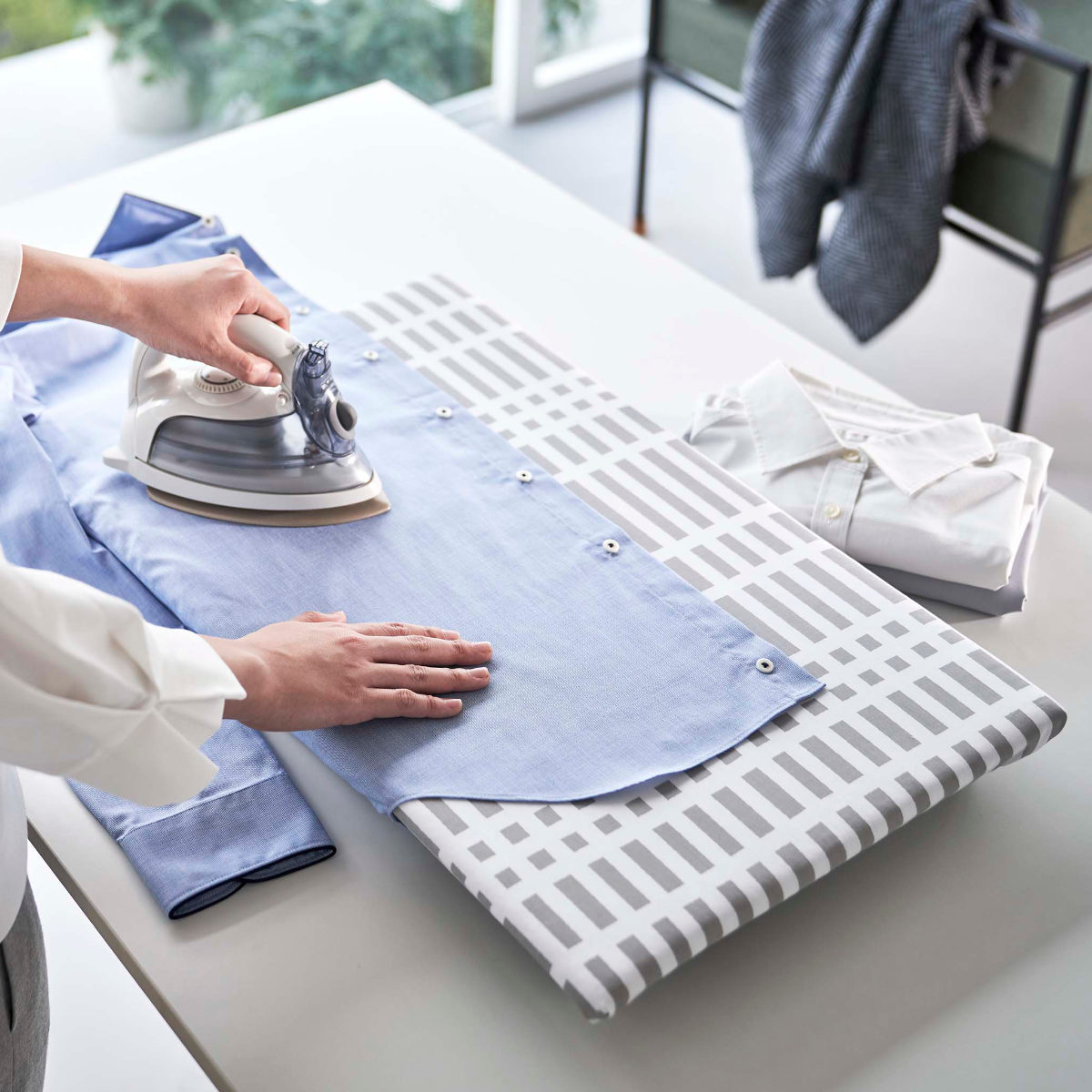 山崎実業 北欧風 暮らしの定番 卓上脚付き 平型アイロン台 チェック