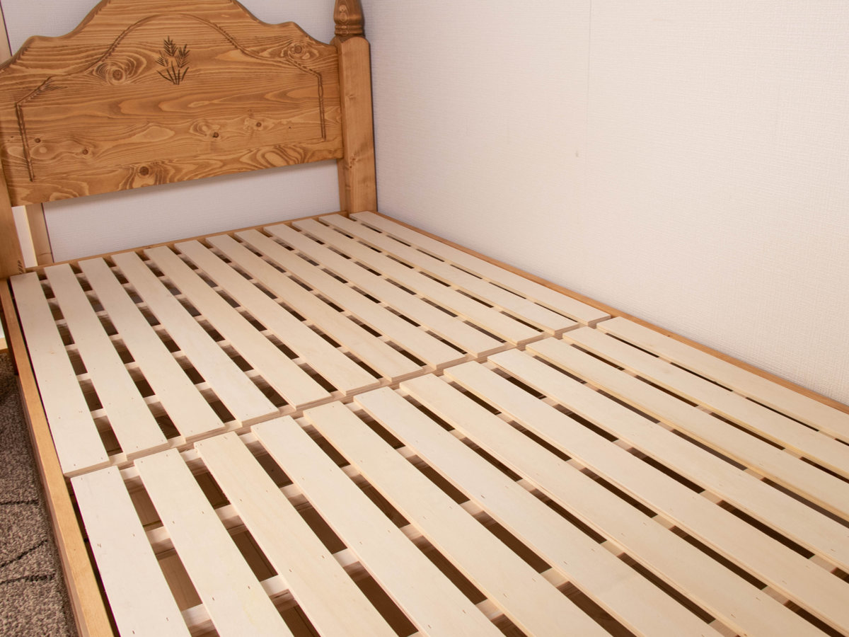 ベッド　シングル　フレーム　木製　カントリー　ナチュラル ベッド シングルベッド フレーム 木製 白 ホワイト 宮付き 照明付き