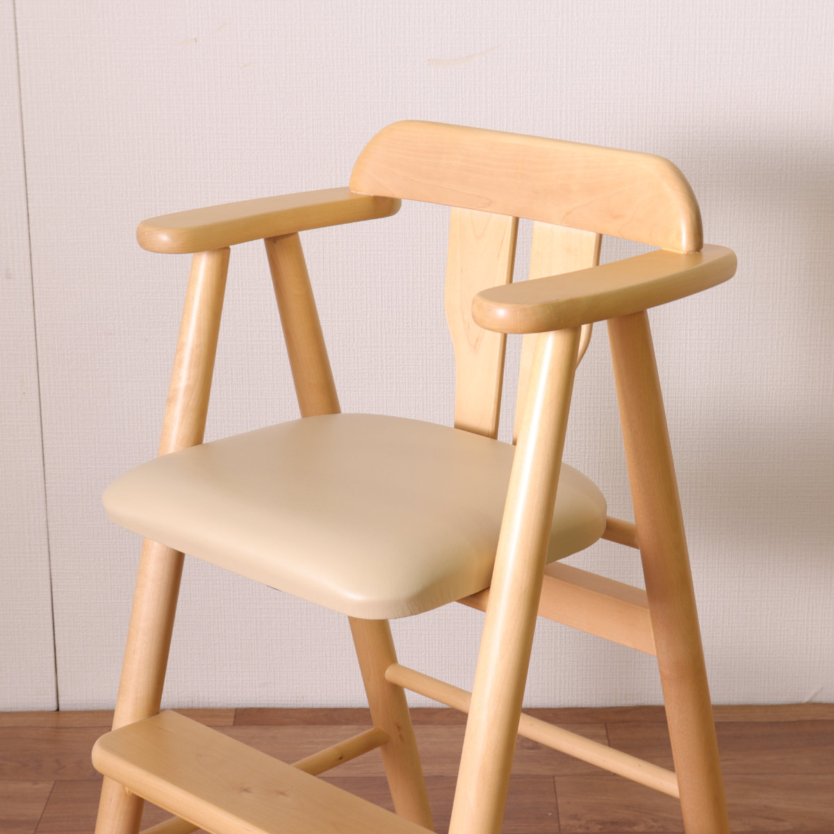 子供用 椅子 面取り加工 汚れにくい PVCレザー座面 天然木
