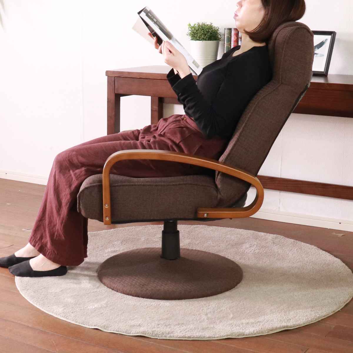 リクライニングチェア 肘掛け付 肘付き ヘッドレスト付 高さ調整可能　ブラウン 高座椅子 高齢者 回転 リクライニング ヘッドレスト可動 座面高44