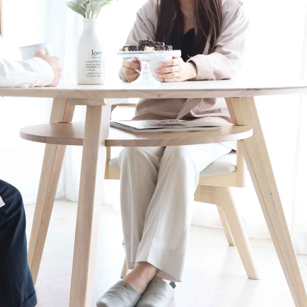 東馬（Tohma） ダイニングテーブル 丸テーブル 3人掛け 収納棚 天然木