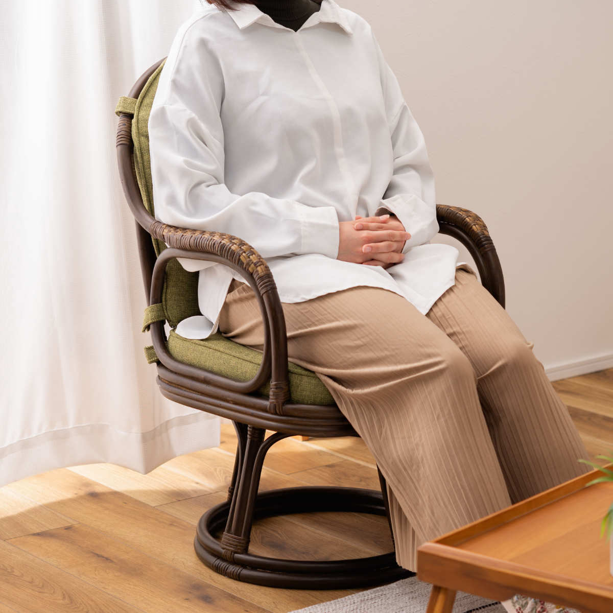 東谷 ラタン回転チェア 座面高40cm 天然ラタン 軽量 丈夫 （ 椅子