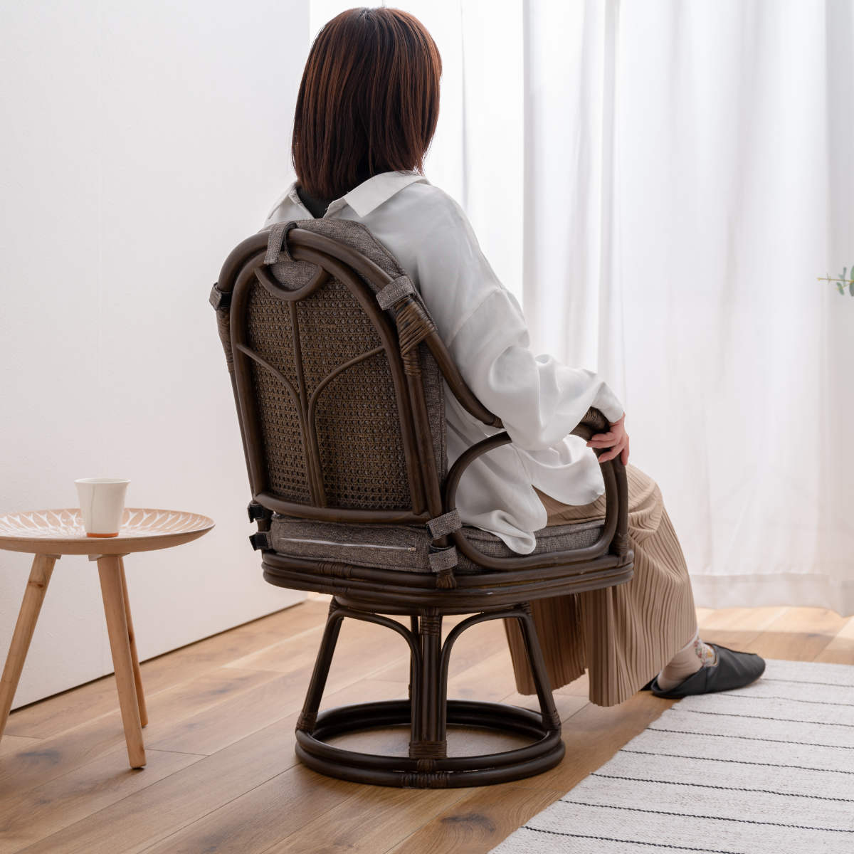 東谷 ラタン回転チェア 座面高40cm 天然ラタン 軽量 丈夫 （ 椅子