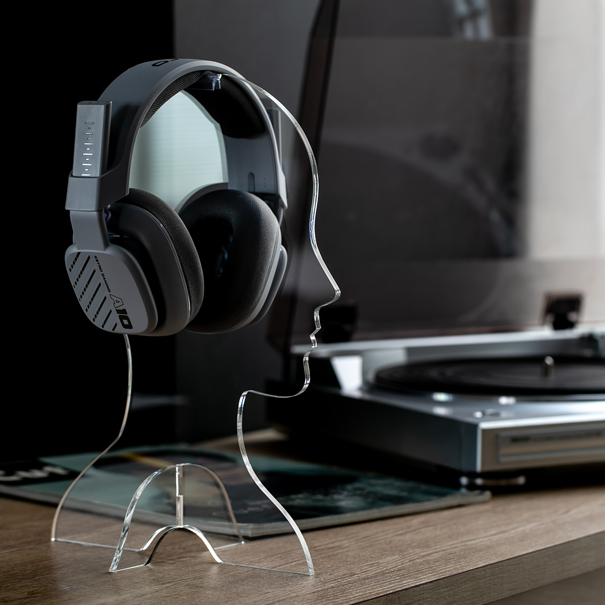 アリスヘッドホンの特典アクリルヘッドホンスタンド NIKKE』アリス（声