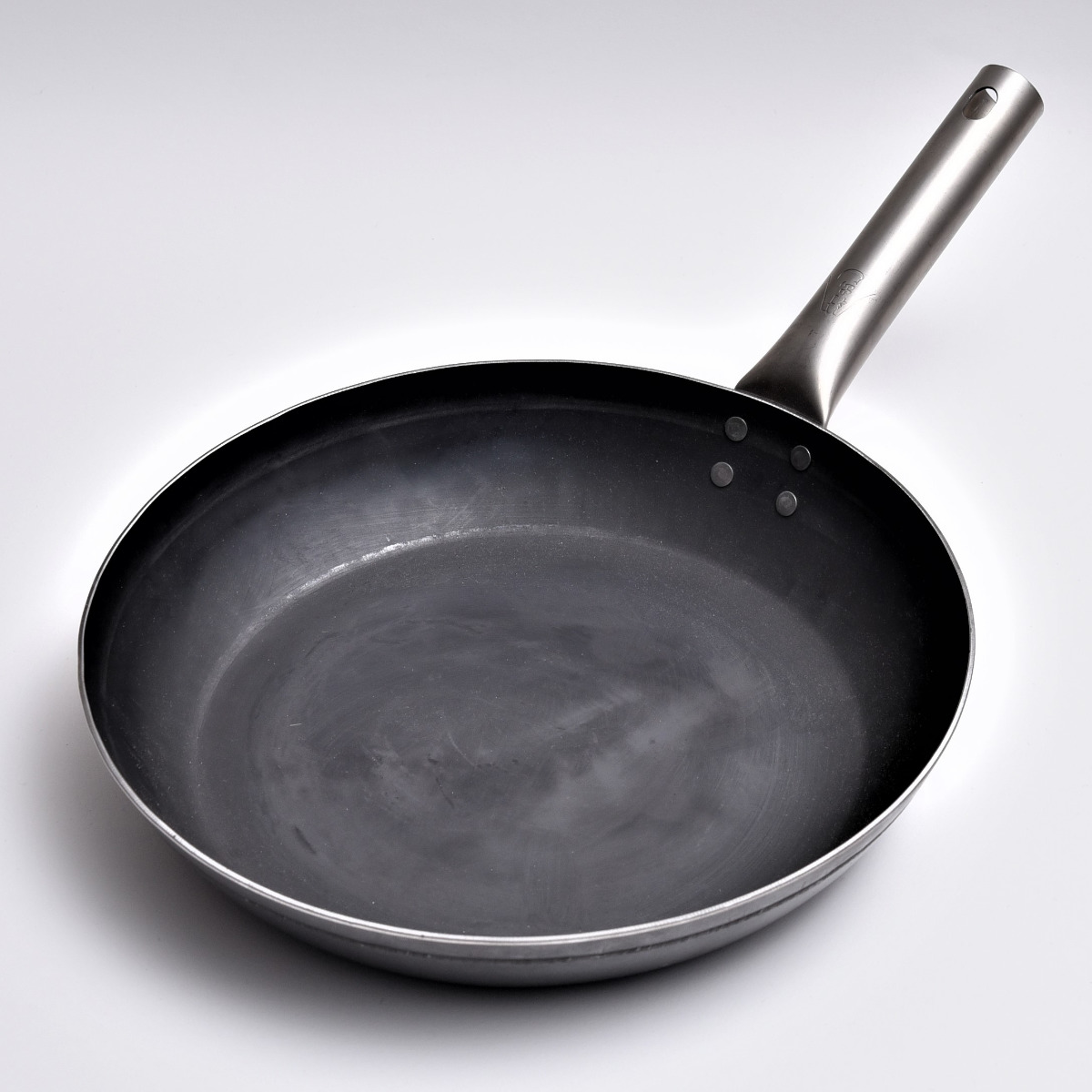 山田工業所　鉄製フライパン ハナコ約28㎝ 鉄フライパン 28cm チタン柄 HANAKO 打出し 2.3mm 日本製 （ IH対応