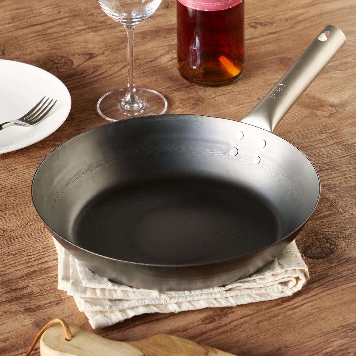 鉄フライパン 28cm チタン柄 HANAKO 打出し 2.3mm 日本製 （ IH対応