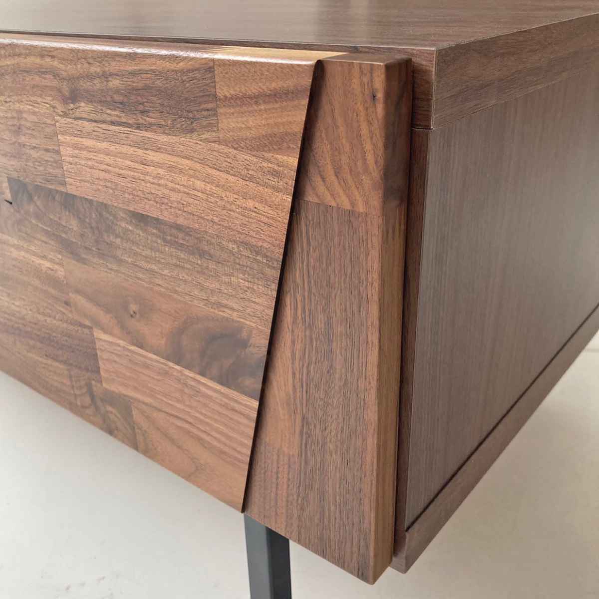 GART（ガルト） テレビ台 ローボード ヴィンテージ調 ダークガラス扉