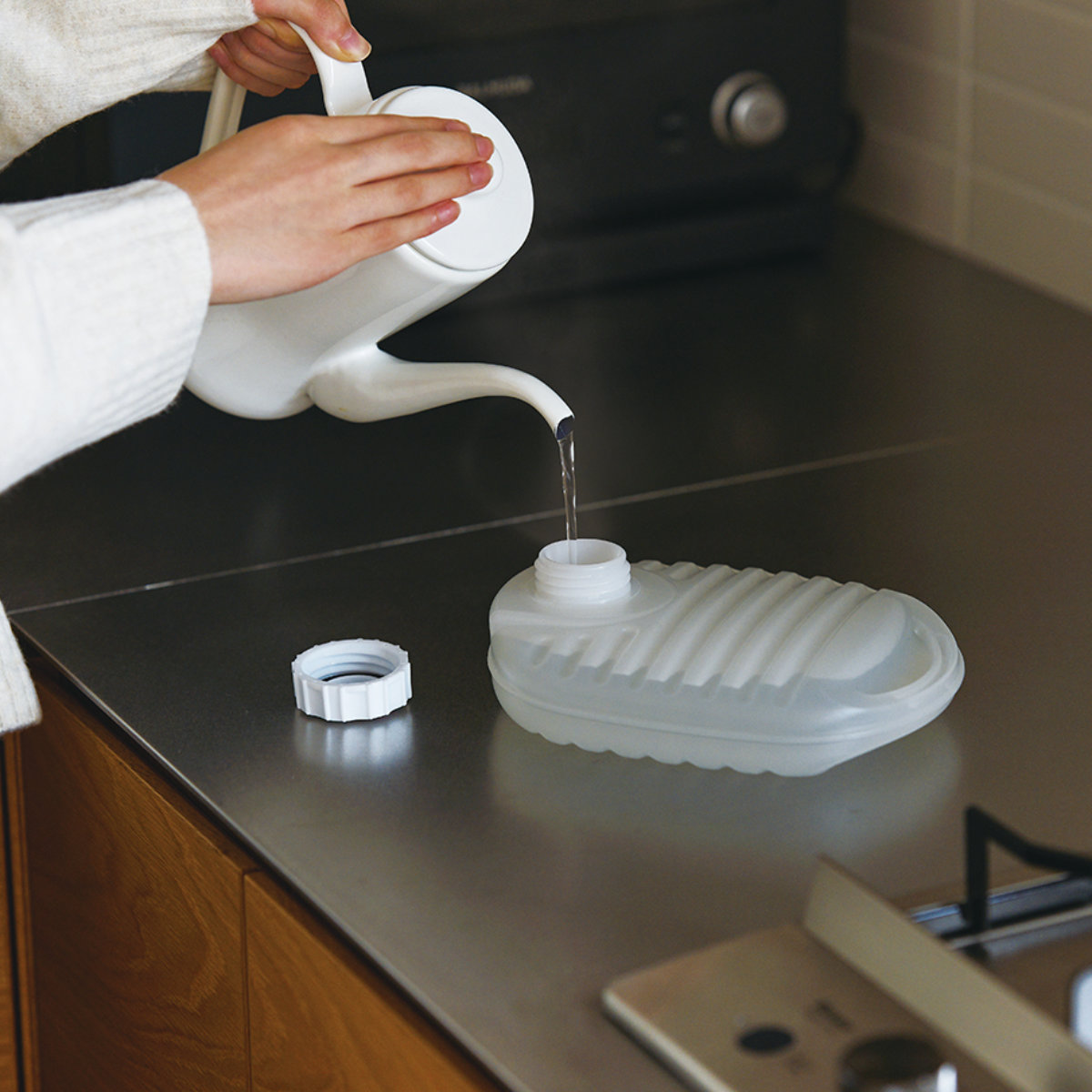 岩谷マテリアル 湯たんぽ エコウォーマー 日本製 I'm D お湯入れ