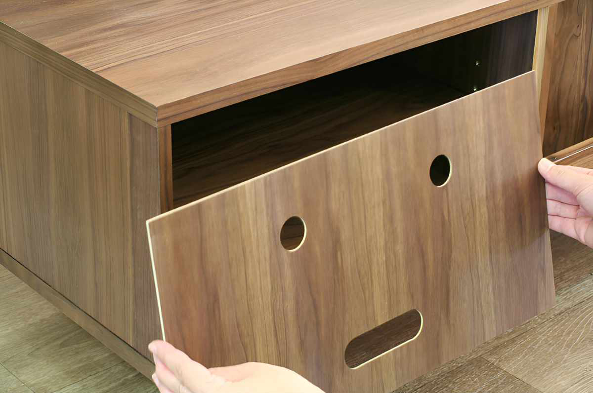 美品〉起立木工ガラスキャビネットナラ材天然木引出し4杯