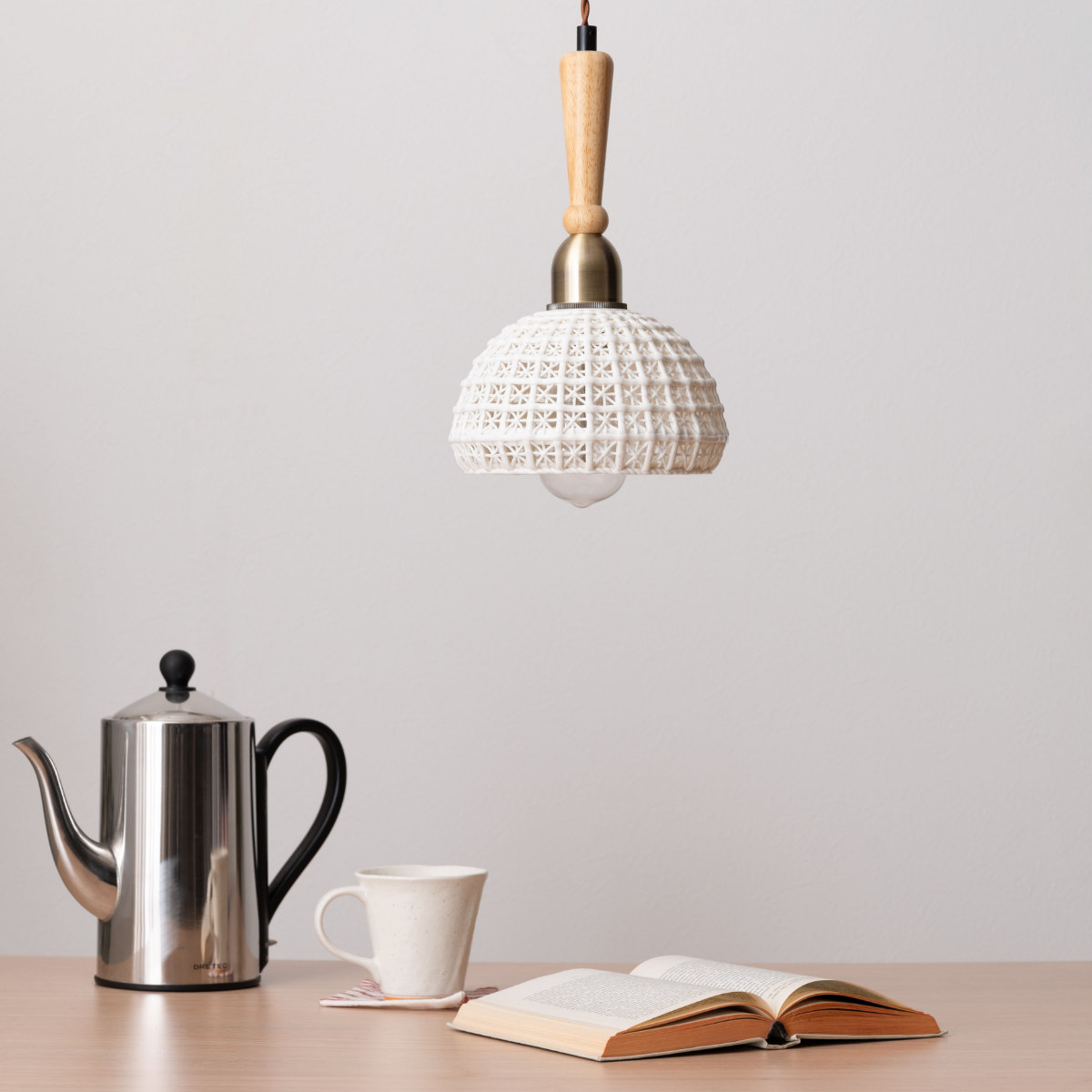 東谷 ペンダントライト 陶器 天然木 電球付き ドーム型 （ LED E26