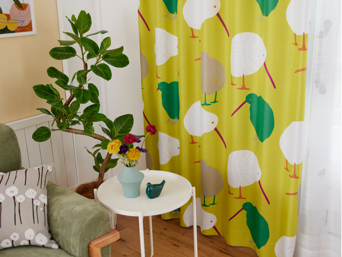 スミノエ カーテン 遮光2級 テクテクキーウィ 100×135cm 形状記憶加工