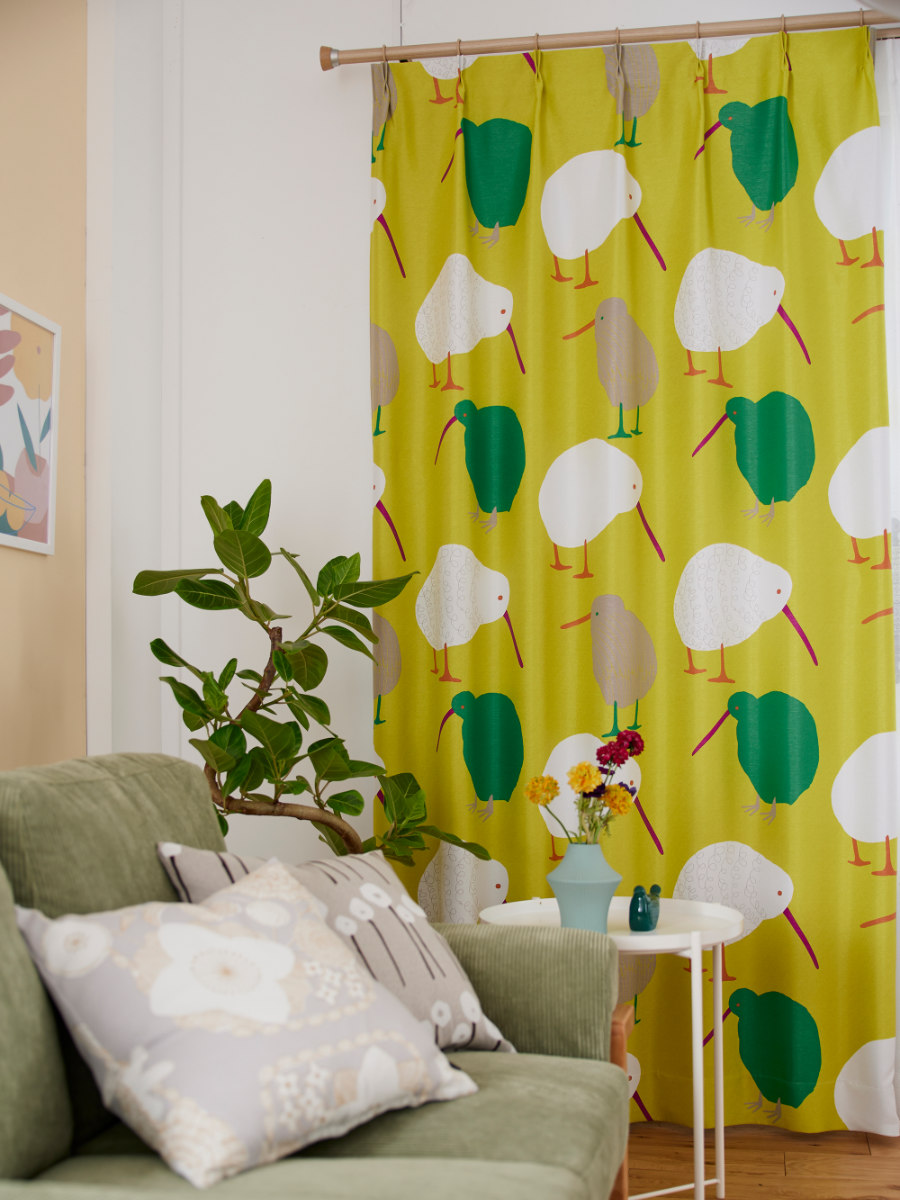 スミノエ カーテン 遮光2級 テクテクキーウィ 100×135cm 形状記憶加工