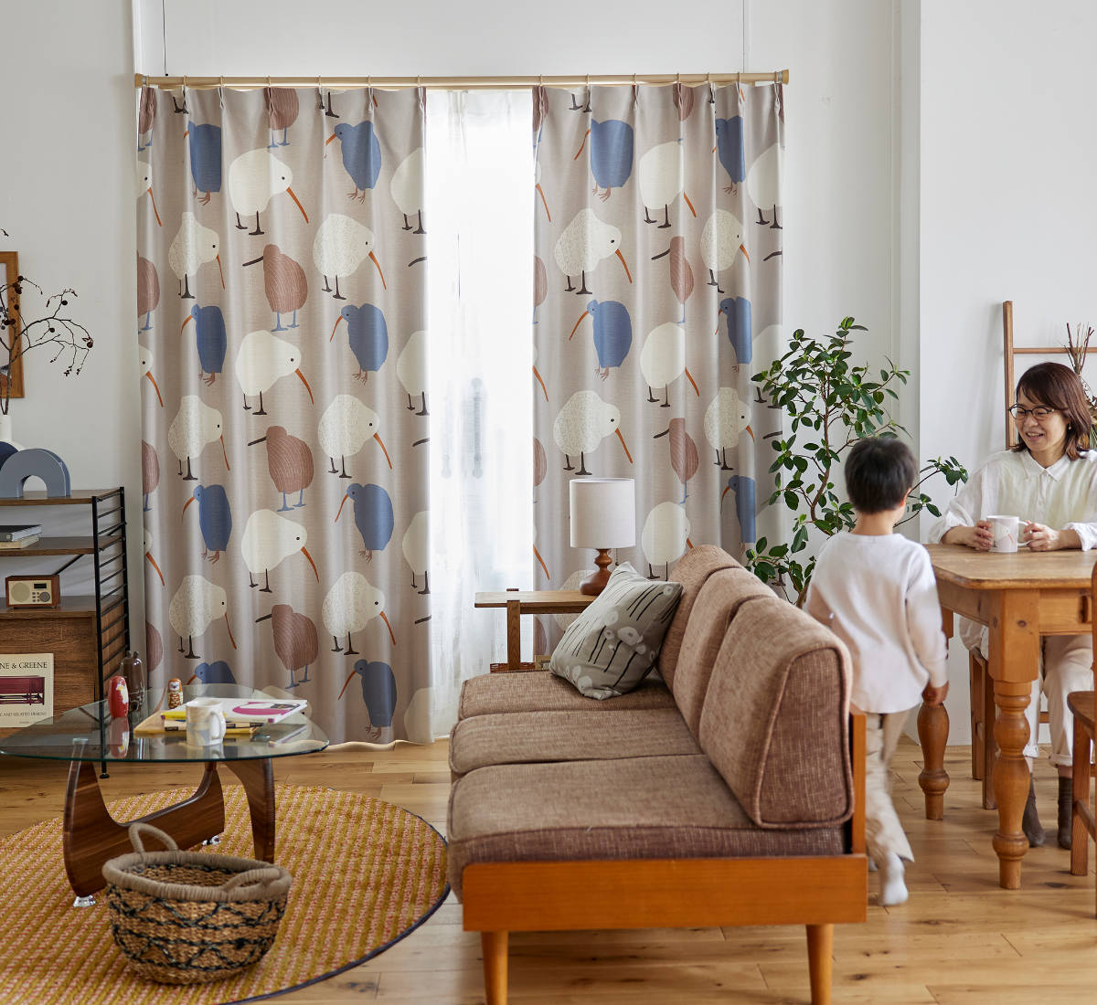 スミノエ カーテン 遮光2級 テクテクキーウィ 100×135cm 形状記憶加工