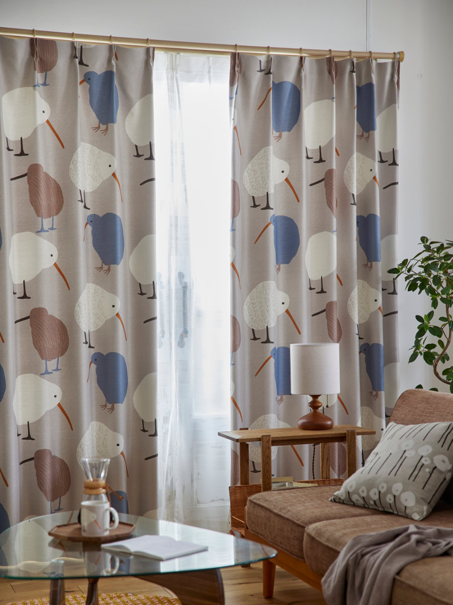 スミノエ カーテン 遮光2級 テクテクキーウィ 100×135cm 形状記憶加工