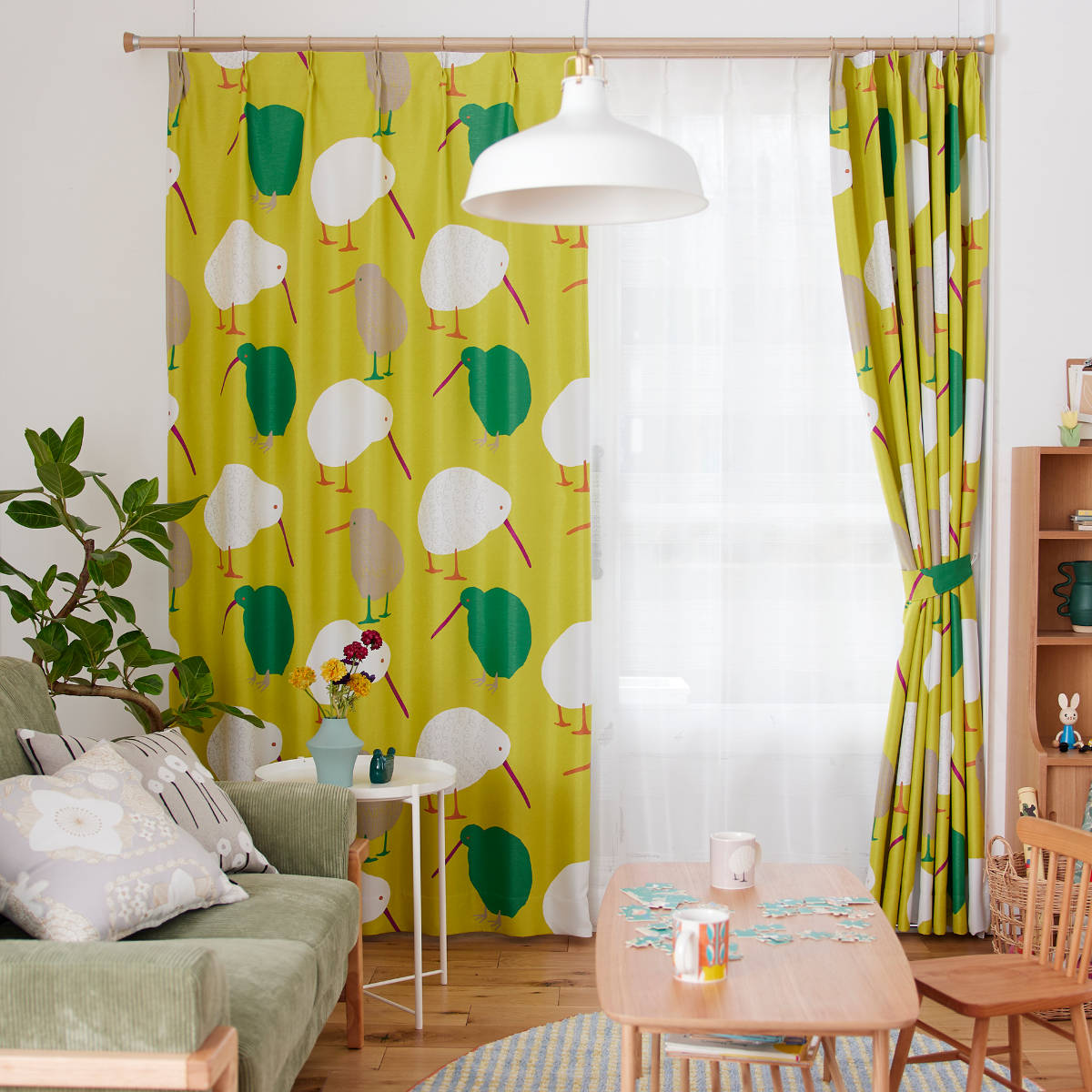 スミノエ カーテン 遮光2級 テクテクキーウィ 100×135cm 形状記憶加工