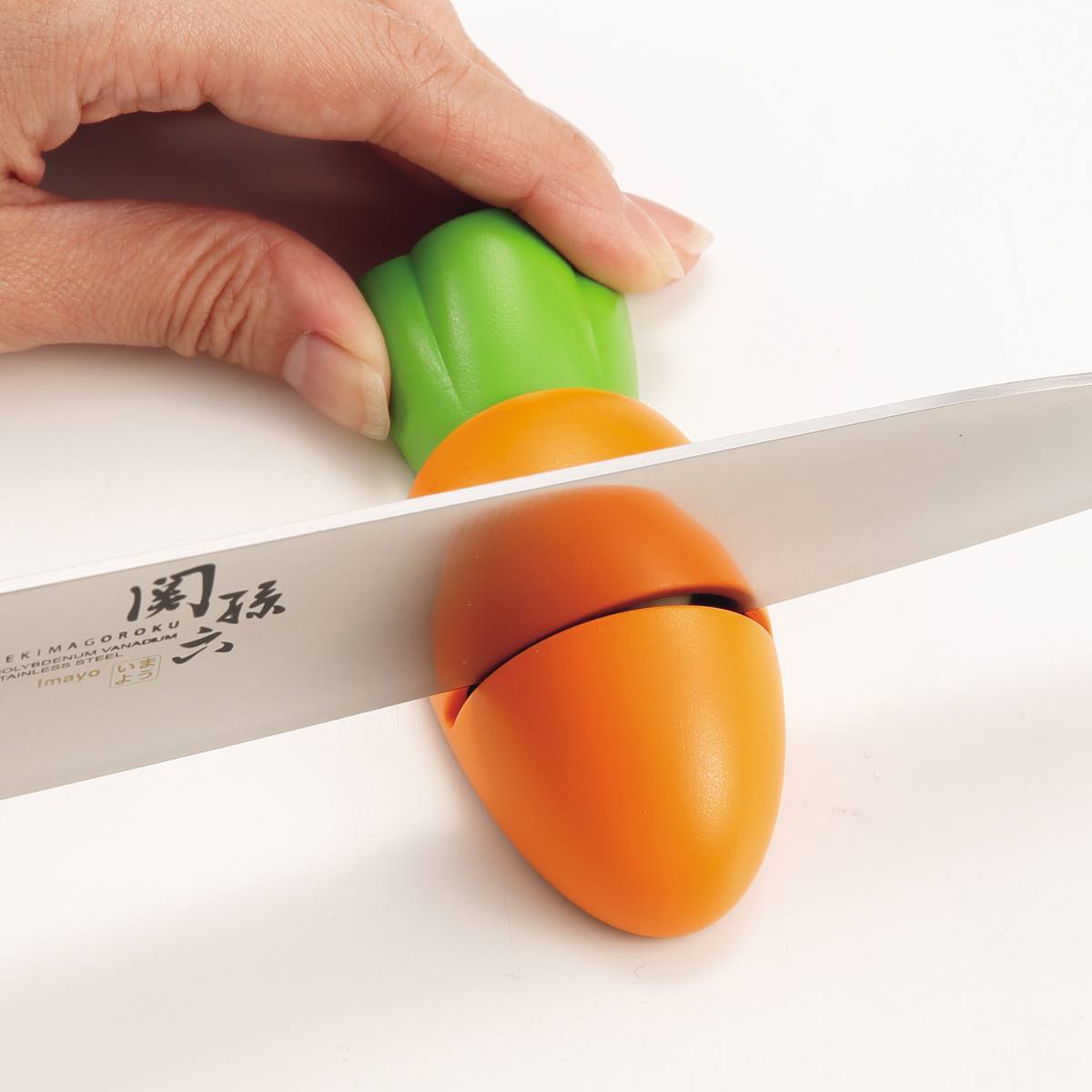 貝印 包丁研ぎ ニンジン マグネット付き ちょい研ぎシャープナー 日本