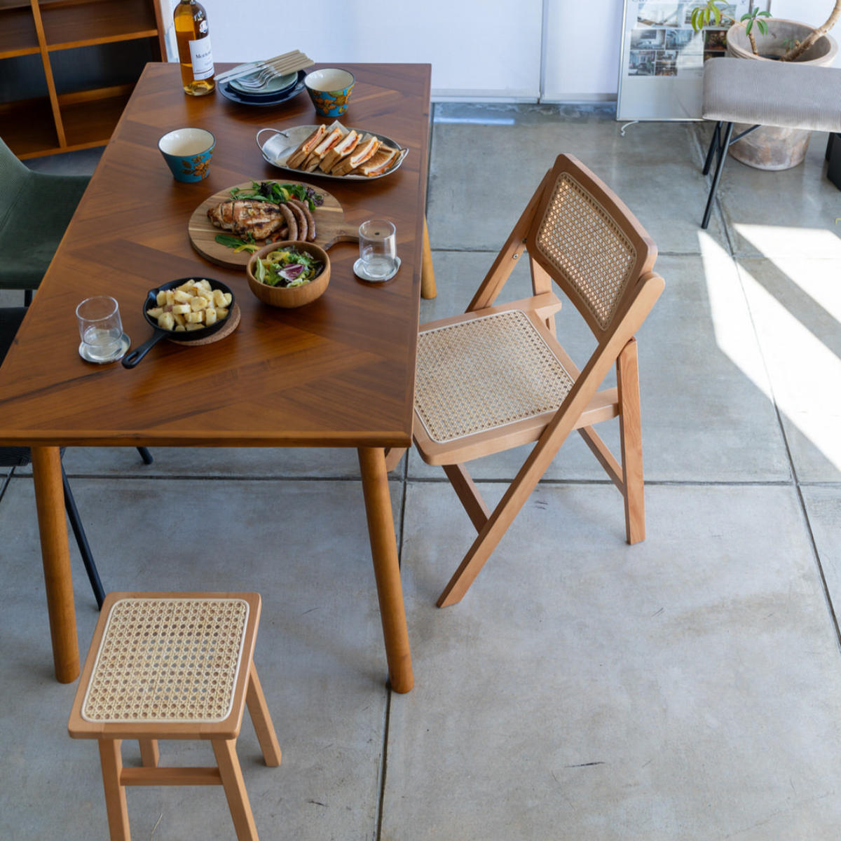 木製ラタン折りたたみ椅子　ラタンチェア 弘益 Mash チェア ラタン 座面高41.5cm 天然木 折りたたみ （ 椅子