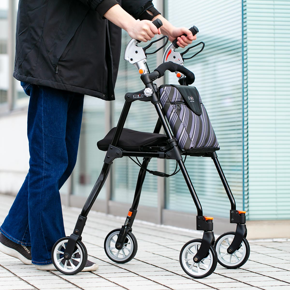 【２回のみ使用/美品】折りたたみ可能・座面付き歩行器(ダンパー付き)・軽量 Uber（ユーバ） 歩行車 スリムフィット ラージサイズ 座面付きタイプ