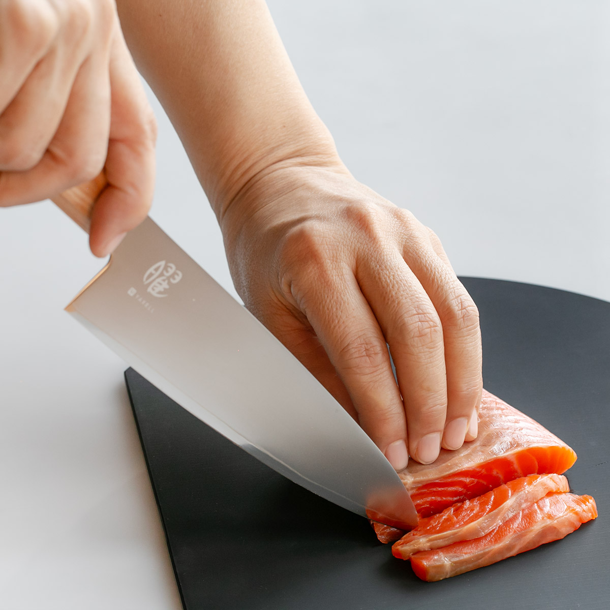 ヤクセル（YAXELL） シェフナイフ 18cm 曜 いろは 白木 日本製 牛刀