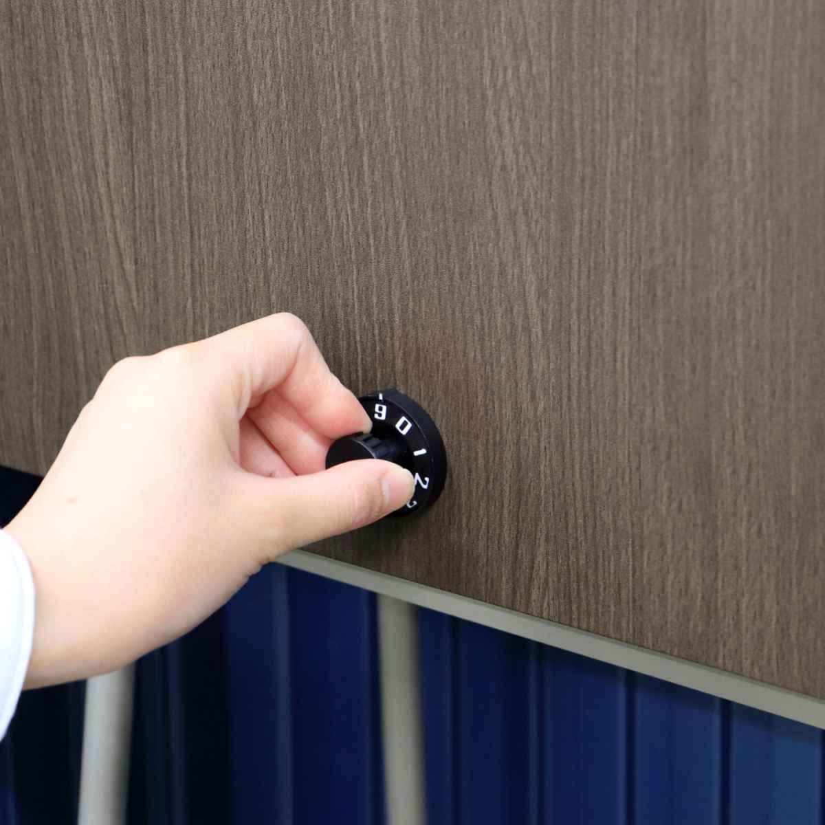 郵便ポスト 木目調郵便ポスト ダイヤル錠付き 壁掛 （ ウォールポスト