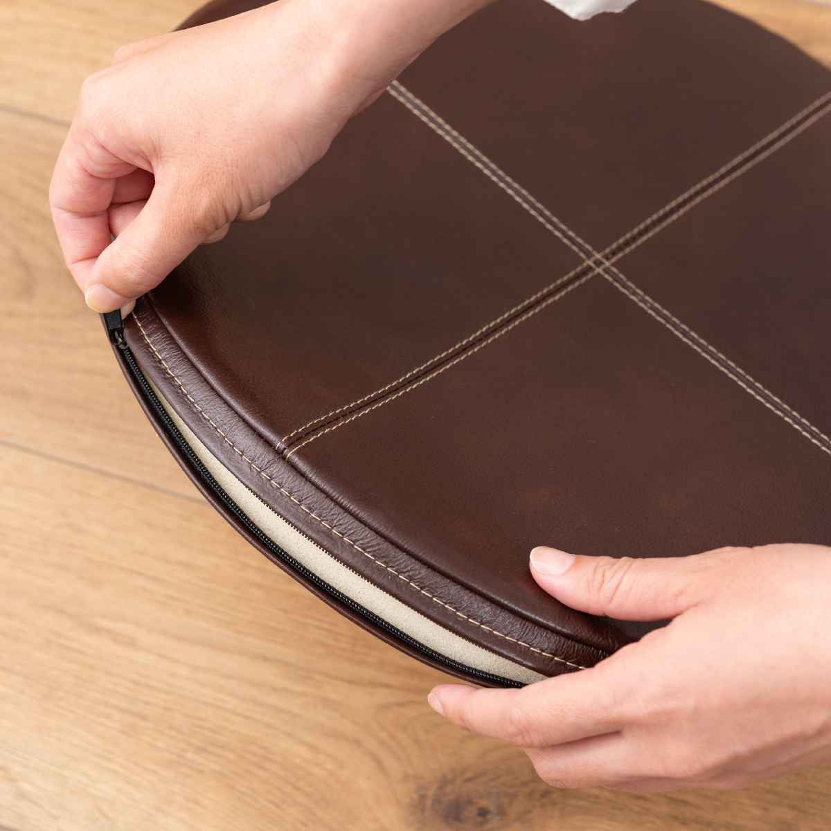 東谷 シートクッション ボンデッドレザー 直径38cm （ チェアパッド