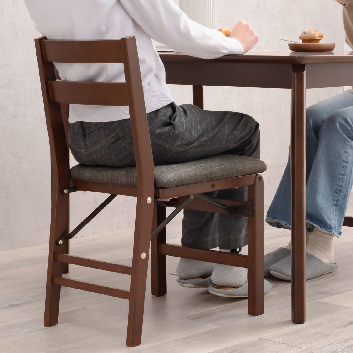 木製ダイニングチェア 折り畳み椅子 2脚セット ファブリック座面 耐荷重90kg ダイニングチェア 折りたたみ 同色2脚セット 座面高43.5cm （ 座面