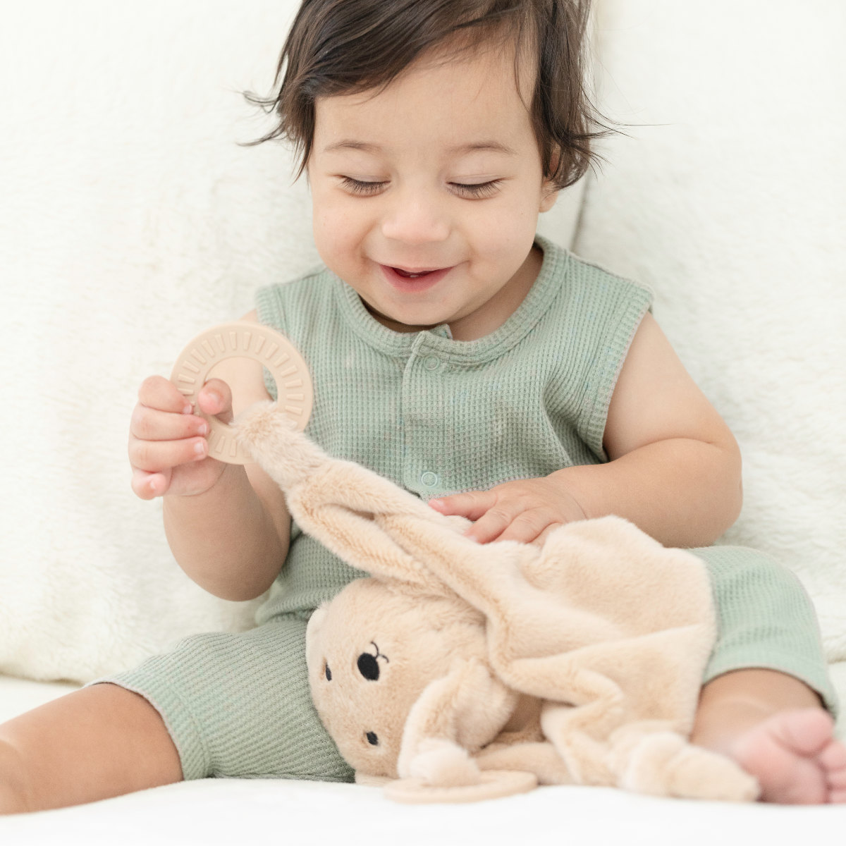 ベラトゥーノ 歯固め Bella Tunno Teether Buddy ぬいぐるみ ラトル