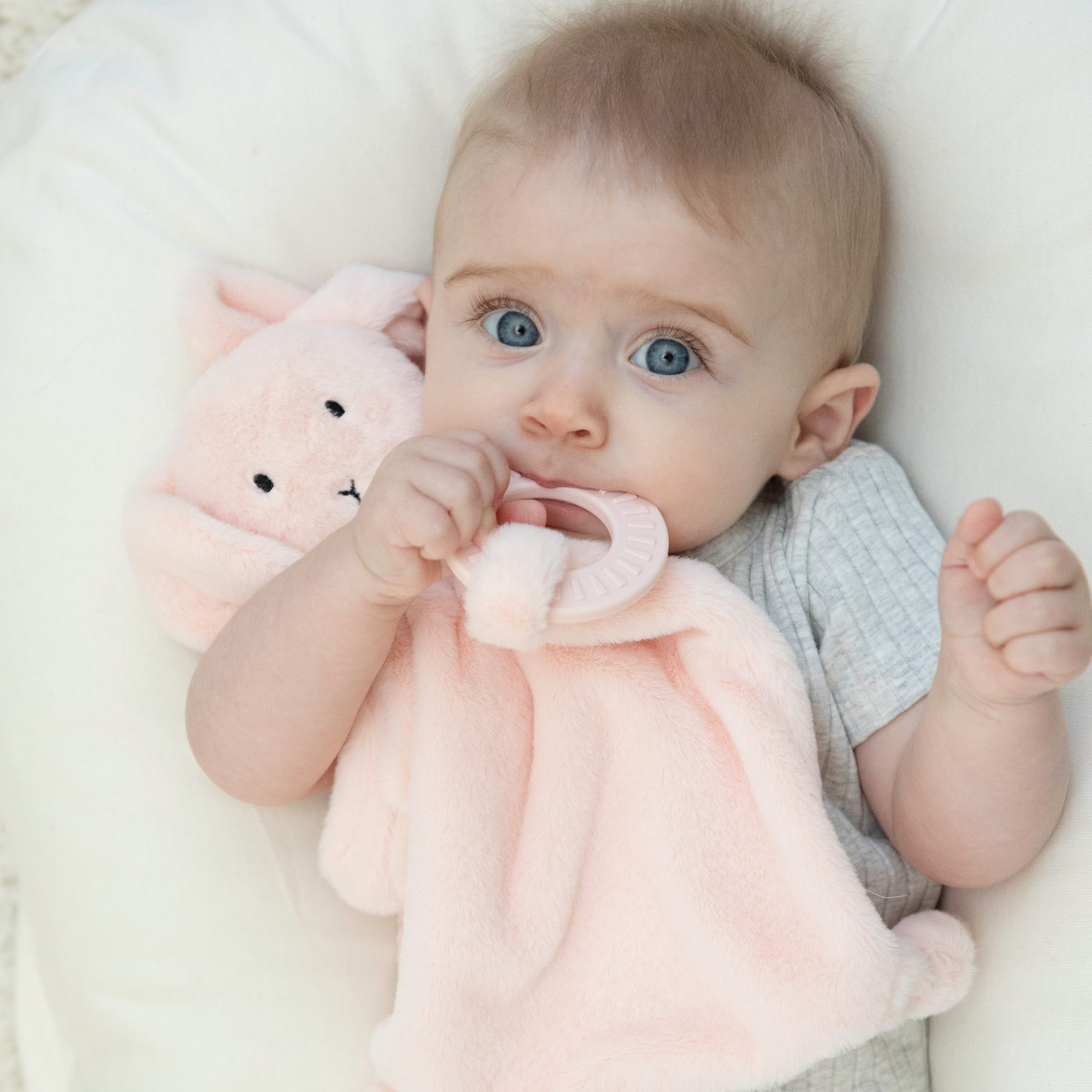 ベラトゥーノ 歯固め Bella Tunno Teether Buddy ぬいぐるみ ラトル