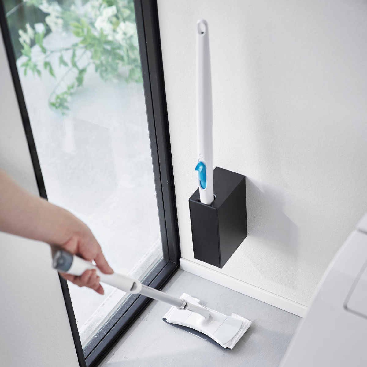 tower 山崎実業 ウォール流せるトイレブラシホルダー タワー