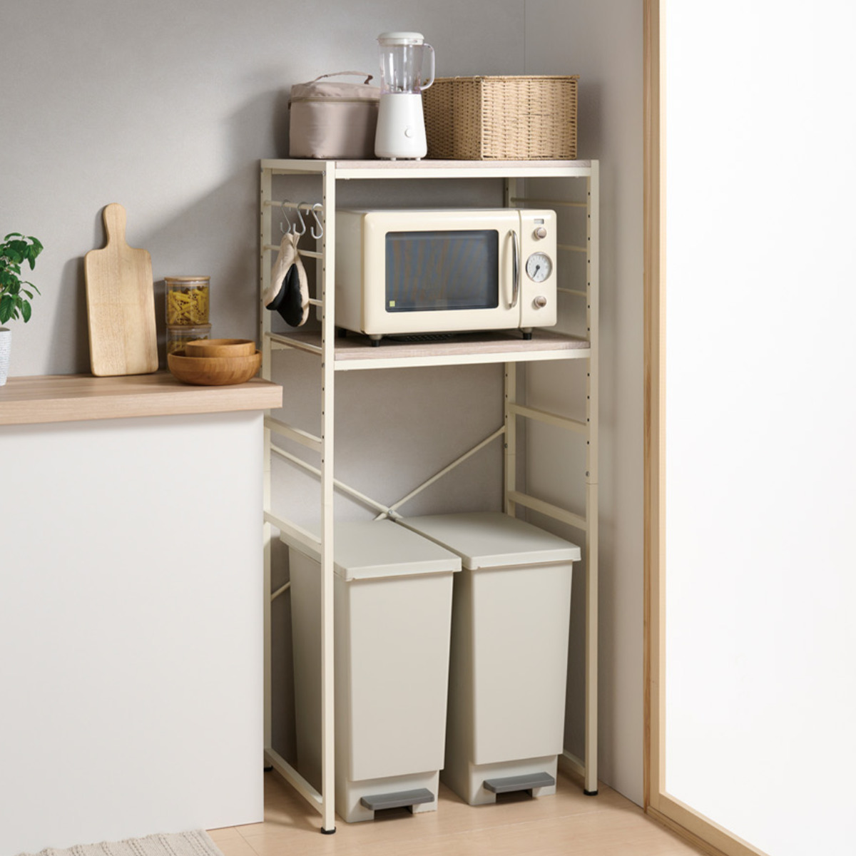 キッチンラック多層可動プーリ床式リビング小型きょう雑物電子レンジオーブン収納棚 Zキッチンラック多層可動プーリ床式リビング小型きょう雑物電子レンジ