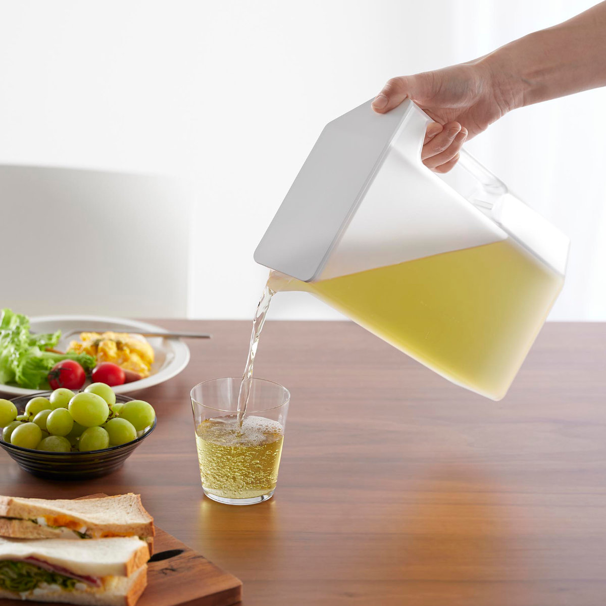 tower 山崎実業 ハンドル付きスリム冷水筒 タワー 2L （ 4903208018166