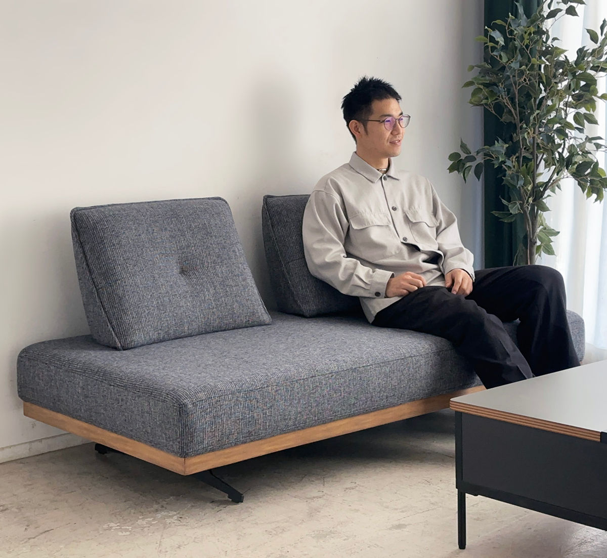 東馬 touma ソファ 2人がけ 座面傷、ほつれあり格安品 東馬 touma ソファ 2人がけ 座面傷、ほつれあり格安品（東馬