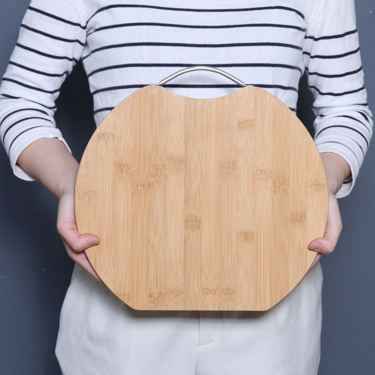 不二貿易（Fuji Boeki） まな板 32cm D型 竹製 持ち手付き バンブー