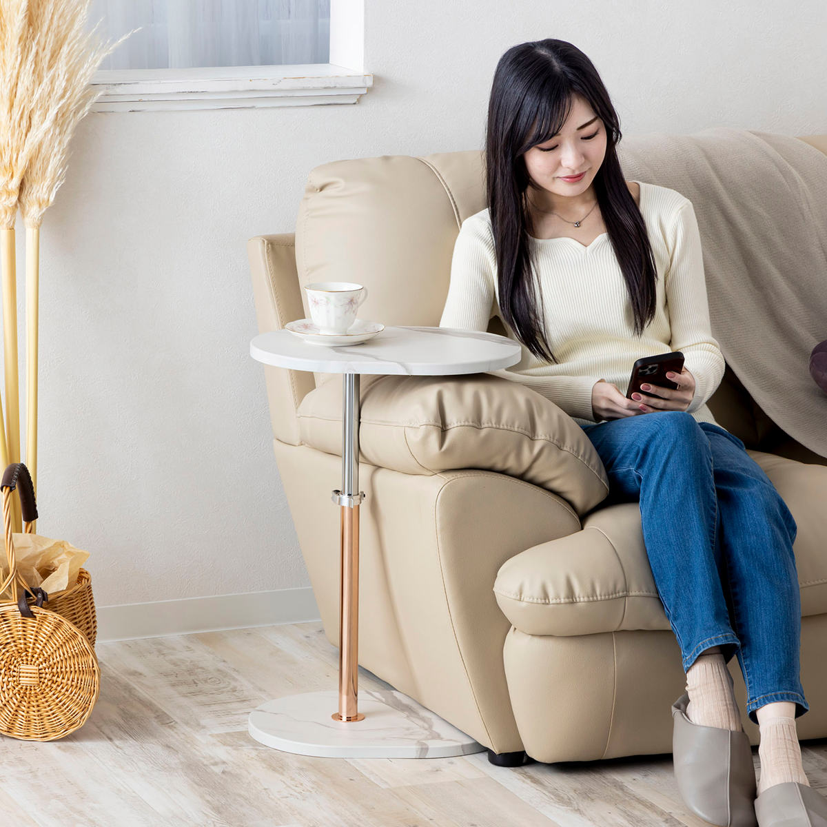 上品ピンクベージュの、エレガントなサイドテーブル サイドテーブル 昇降式 高さ41.5〜64.5cm （ 高さ調節 大理石調 ピンク