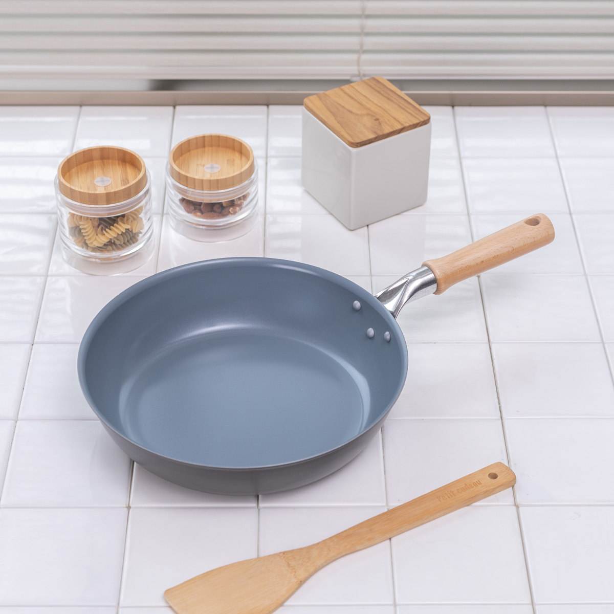 ウルシヤマ金属工業 フライパン 26cm ガス火専用 セラミックコート