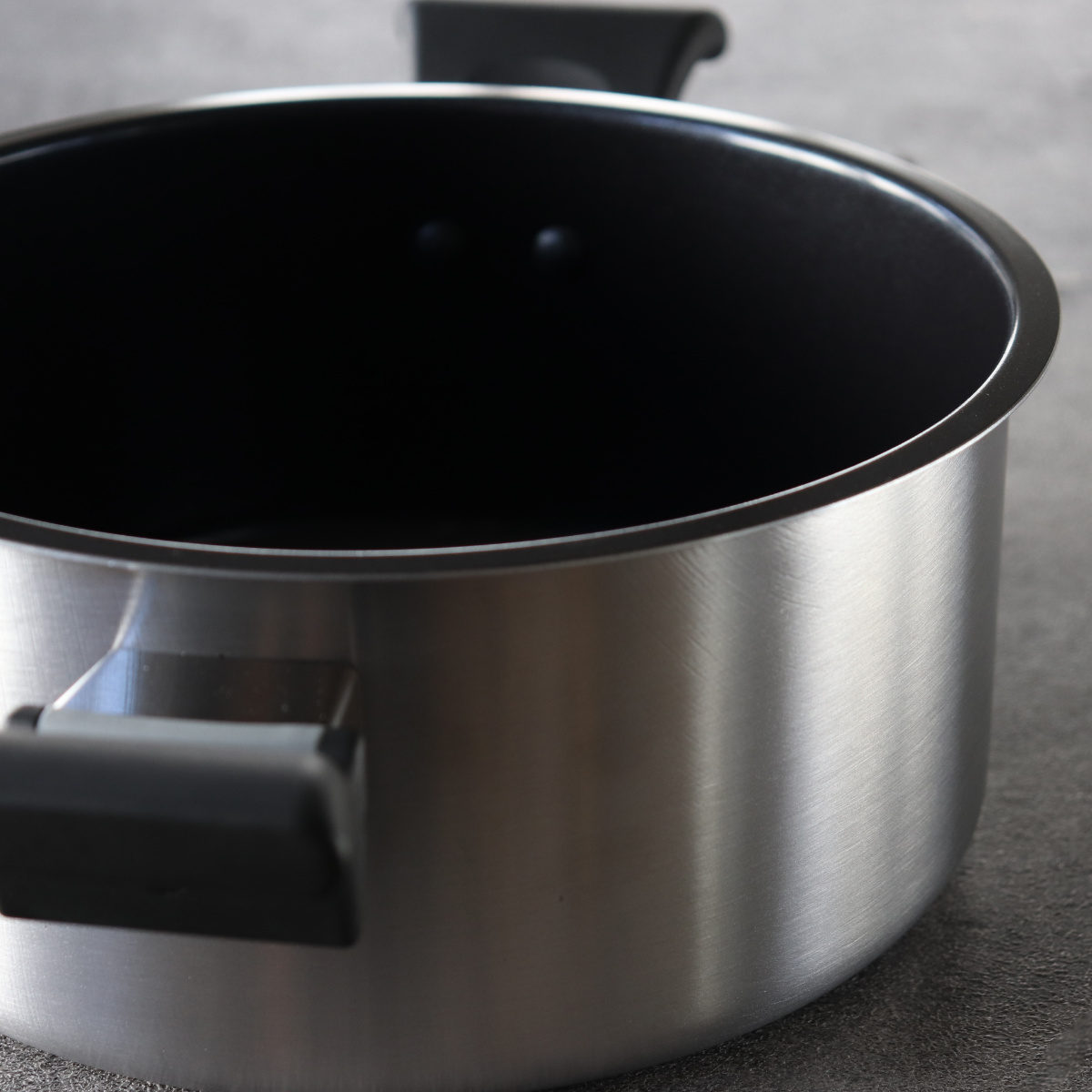 ウルシヤマ金属工業 両手鍋 20cm IH対応 ステンレス製 内面セラミック