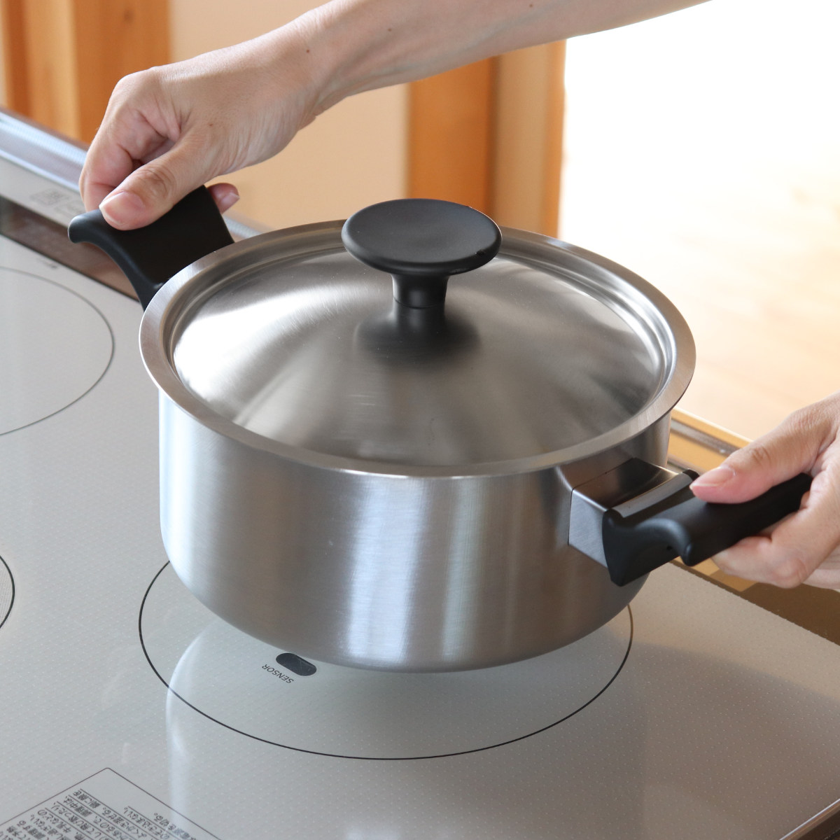 ウルシヤマ金属工業 両手鍋 20cm IH対応 ステンレス製 内面セラミック