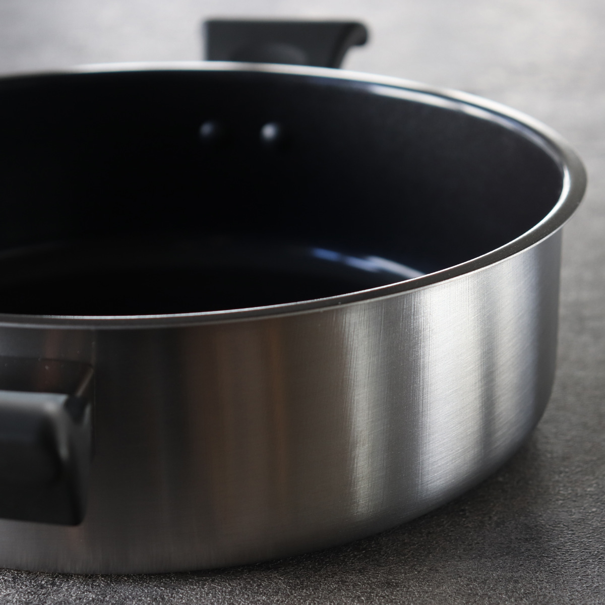 ウルシヤマ金属工業 両手鍋 24cm IH対応 ステンレス製 内面セラミック