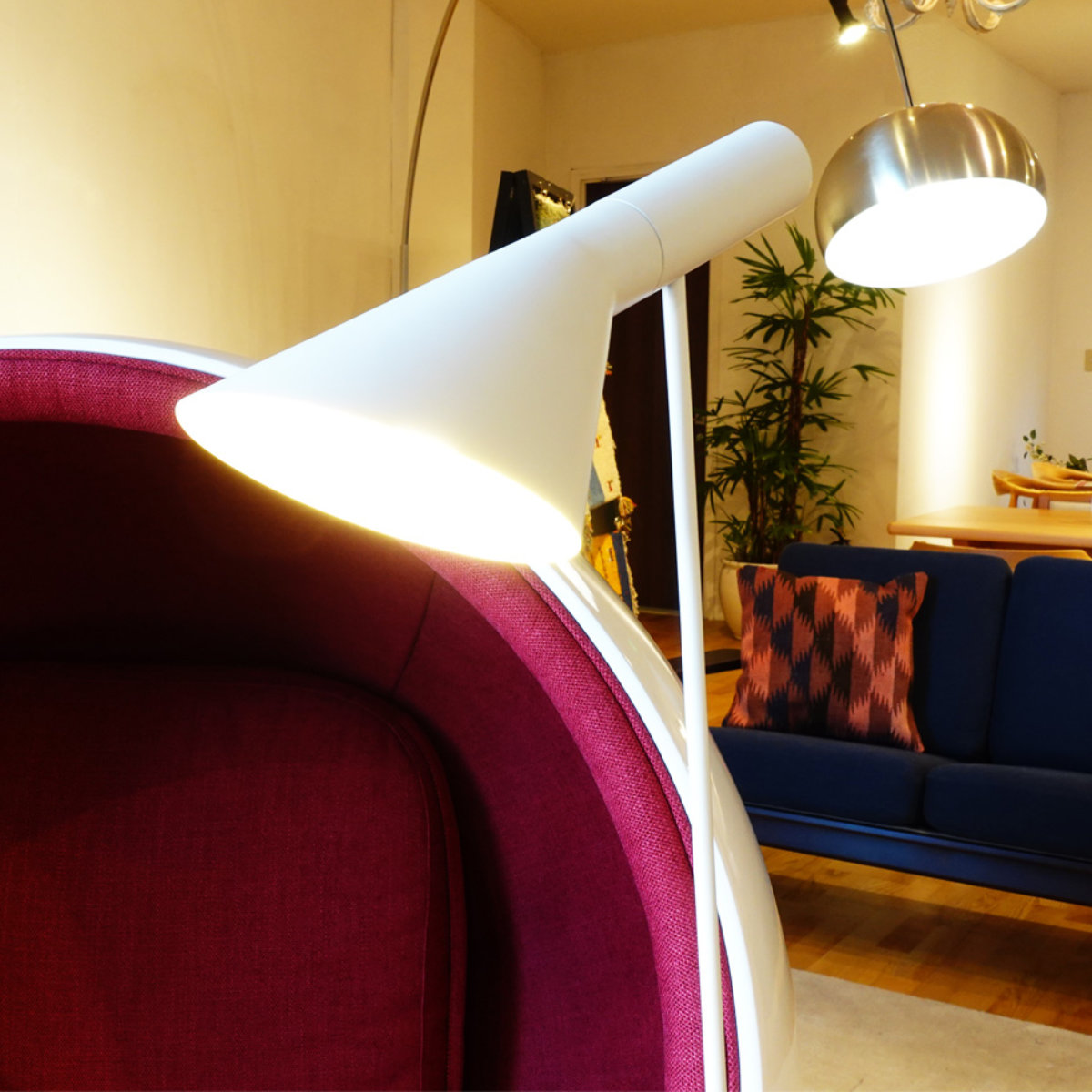 フロアランプ アルネ・ヤコブセン リプロダクト LED E26 （ フロア