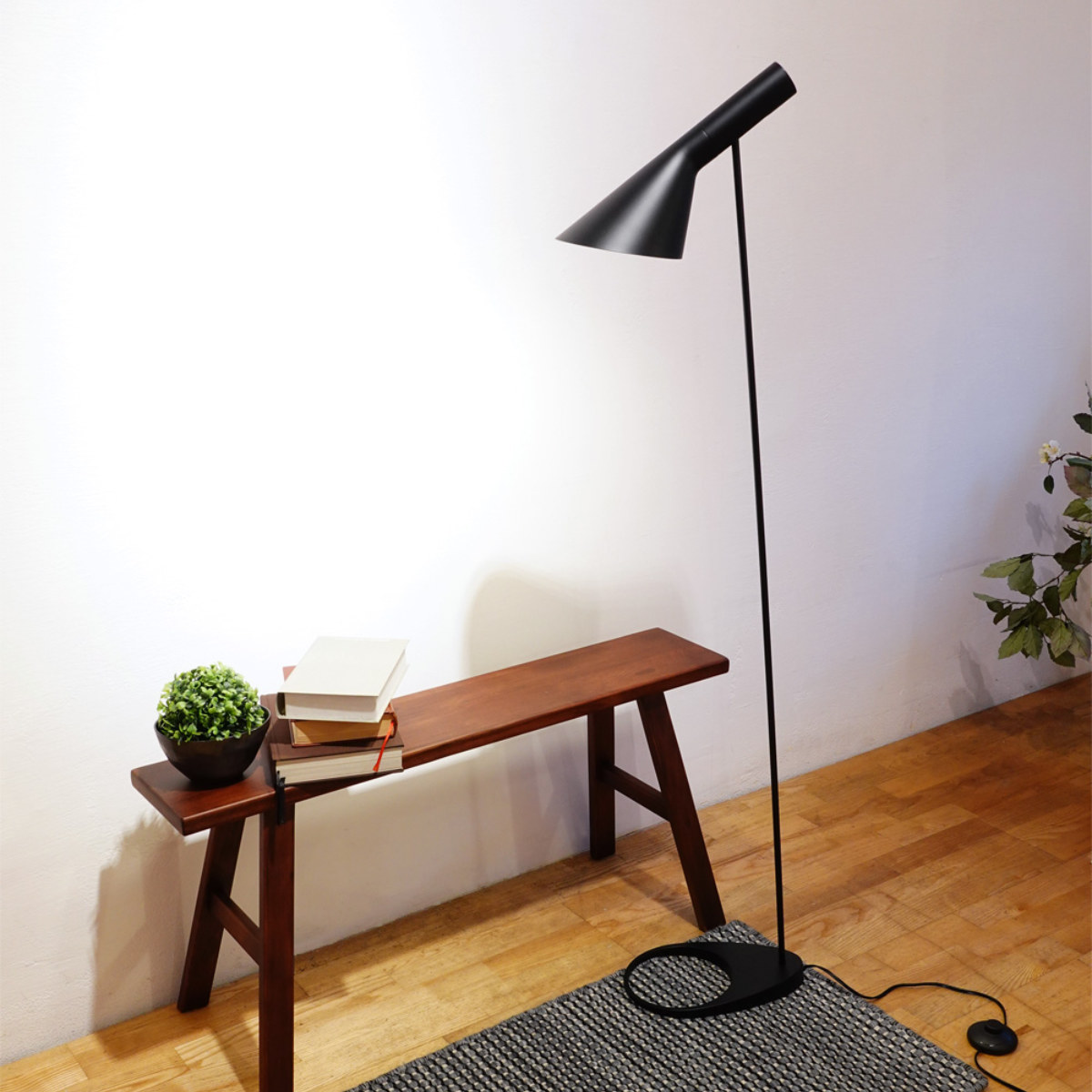 フロアライト（リプロダクト、ジェネリック：リプロダクト