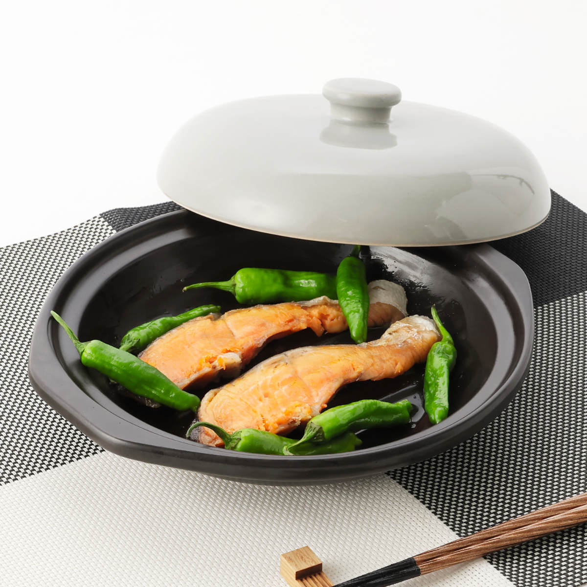 丸型グリルプレート 18cm 陶器 フタ付き 電子レンジ調理器具