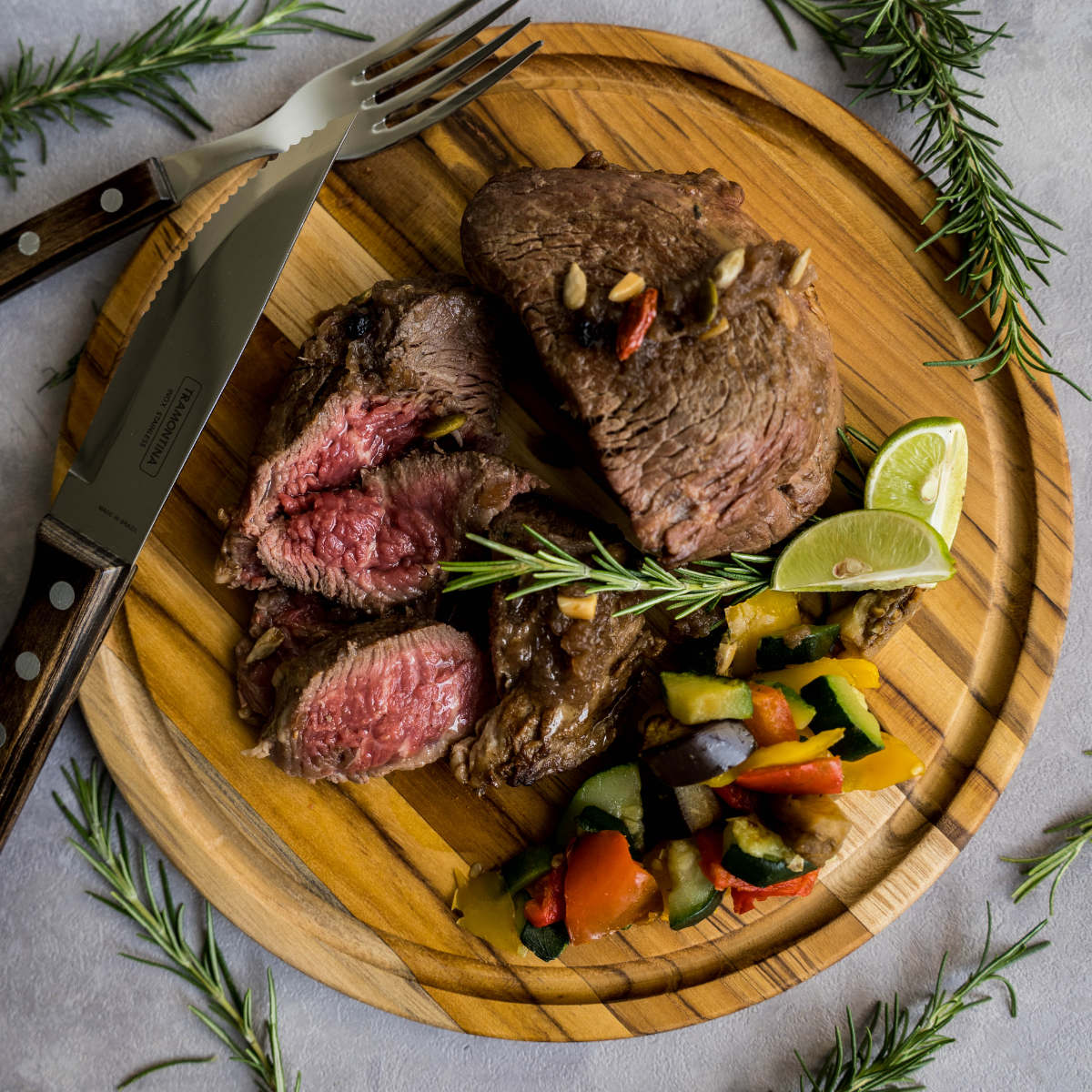 TRAMONTINA（トラモンティーナ） 木製まな板 丸型 26cm 抗菌