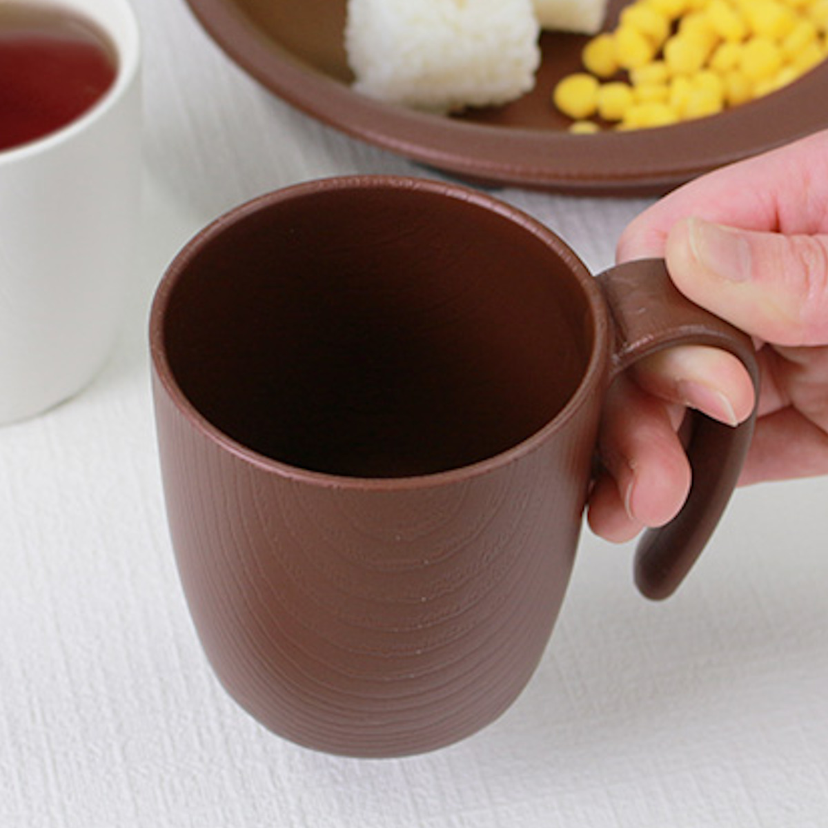 コップ 290ml 持ちやすい 木製風 ハンドル付き 介護 食器 プラスチック製 バイオマス原料使用 日本製 ( 食洗機対応 レンジ対応 マグカップ 持ち手 介護用 ) 関連画像2