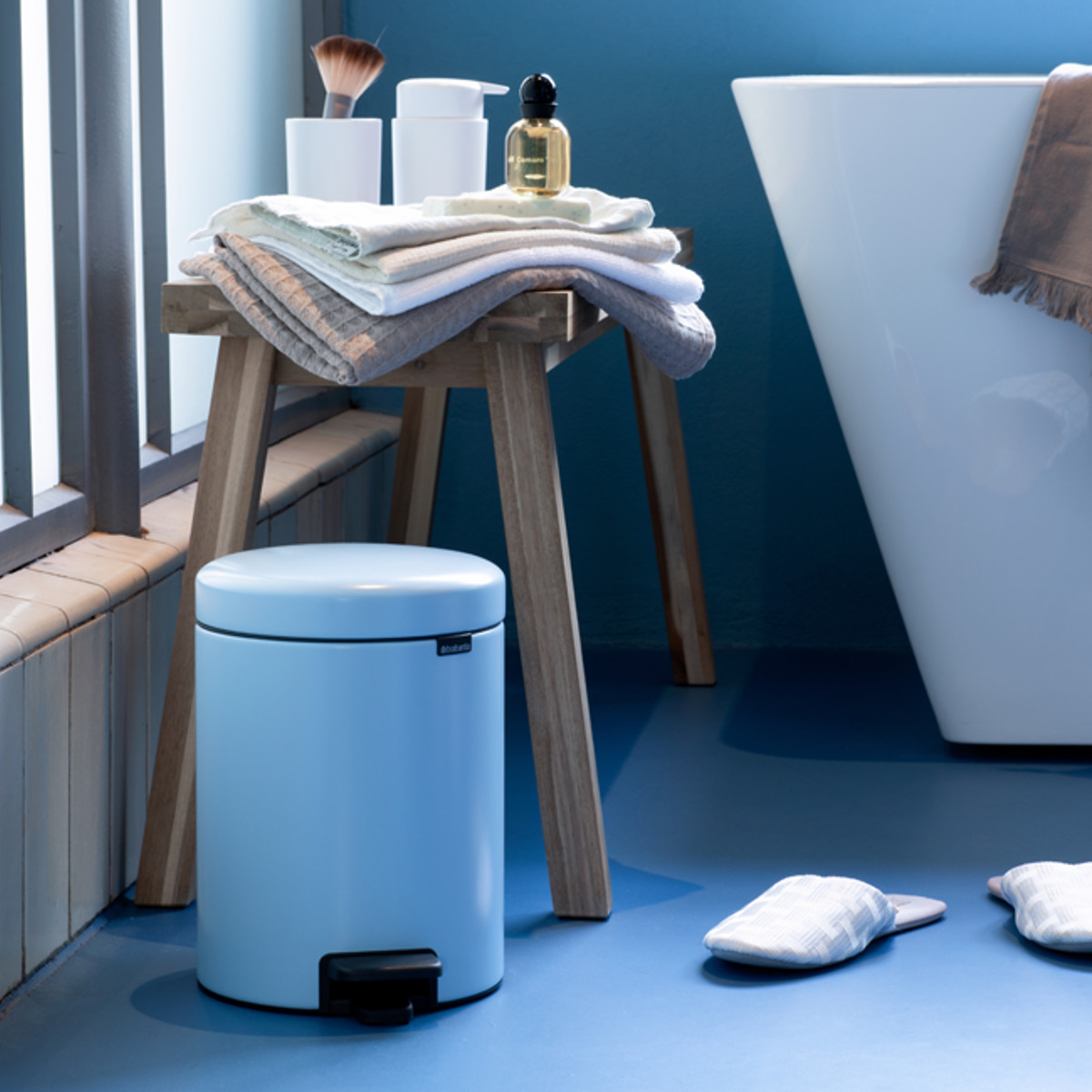 ★値下げ【未使用】brabantia ペダル式ごみ箱 青 5L brabantia（ブラバンシア） ゴミ箱 5L ペダル式 ペダルビン （ ごみ箱