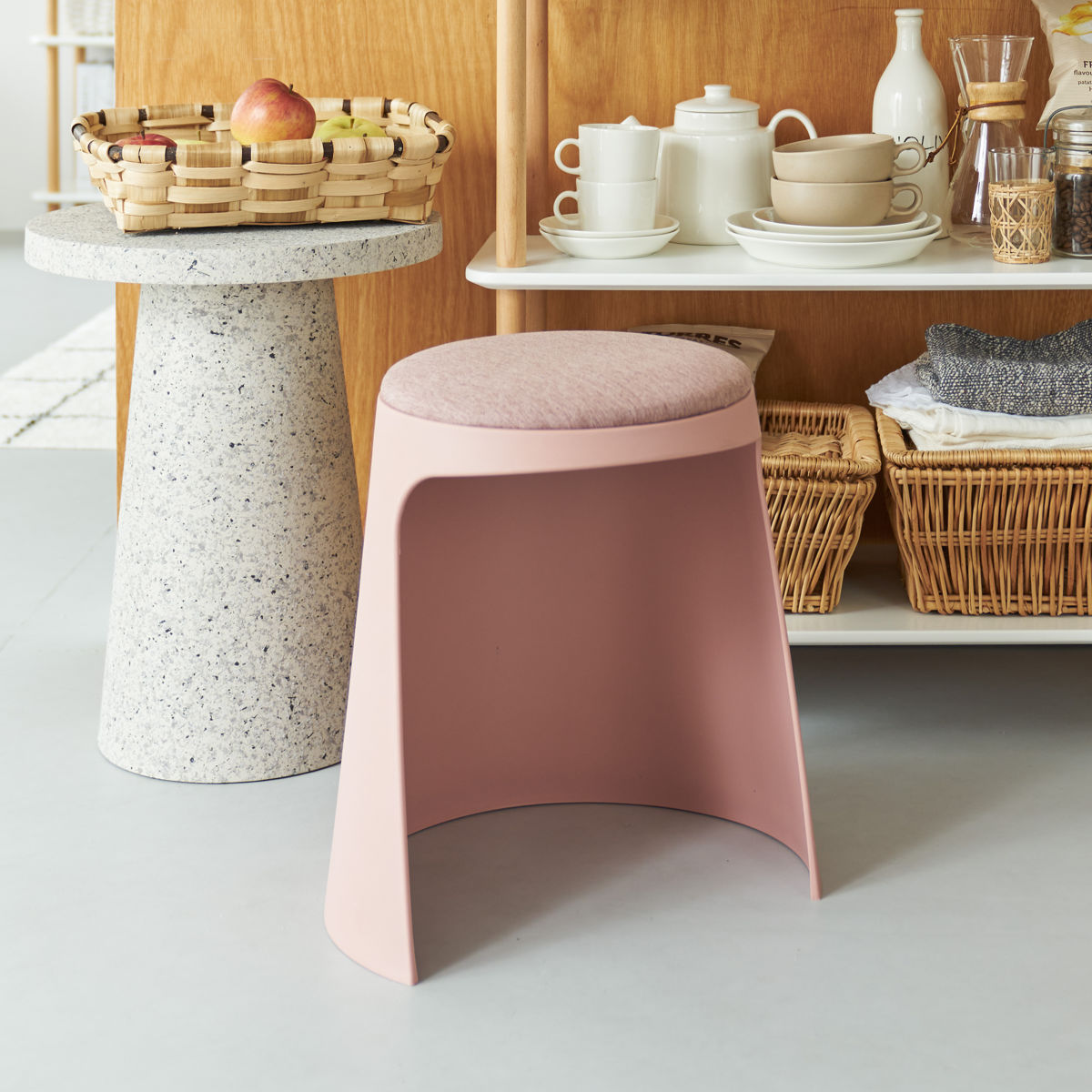 Raraタイル入りスツール STREET STOOL (Terra)組み立て前｜Mãi | 大阪中之島美術館ミュージアム
