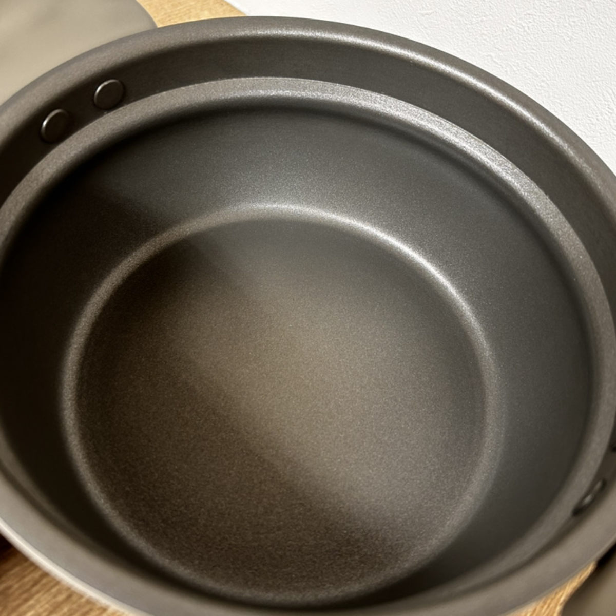 卓上鍋 22cm IH対応 宴和 土鍋風鍋 軽量 （ ガス火対応 鍋 なべ 両手鍋