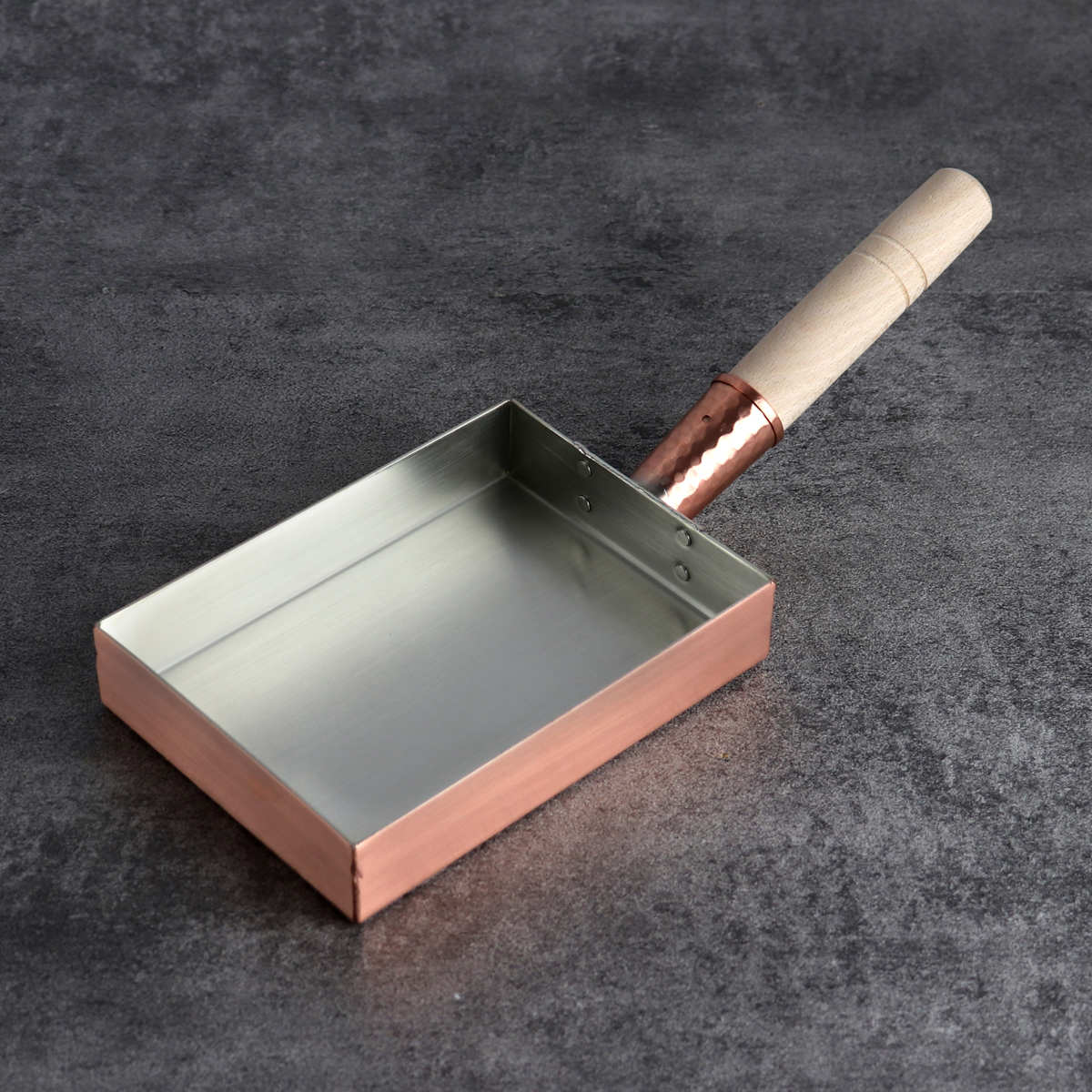 銅製卵焼き器 12cm 木製ハンドル付き新品未使用　送料無料 楽天市場】銅製卵焼き器 12長 中村銅器製作所（卵焼き器 純銅 玉子焼き