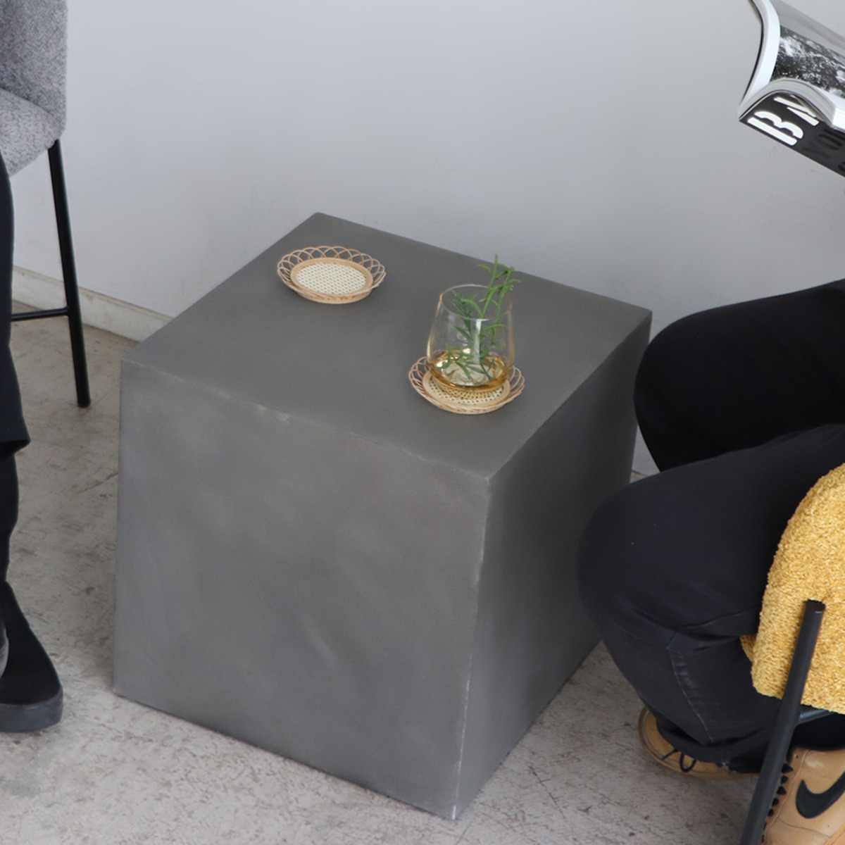 東馬（Tohma） サイドテーブル ディスプレイブロック 高さ40.5cm UP